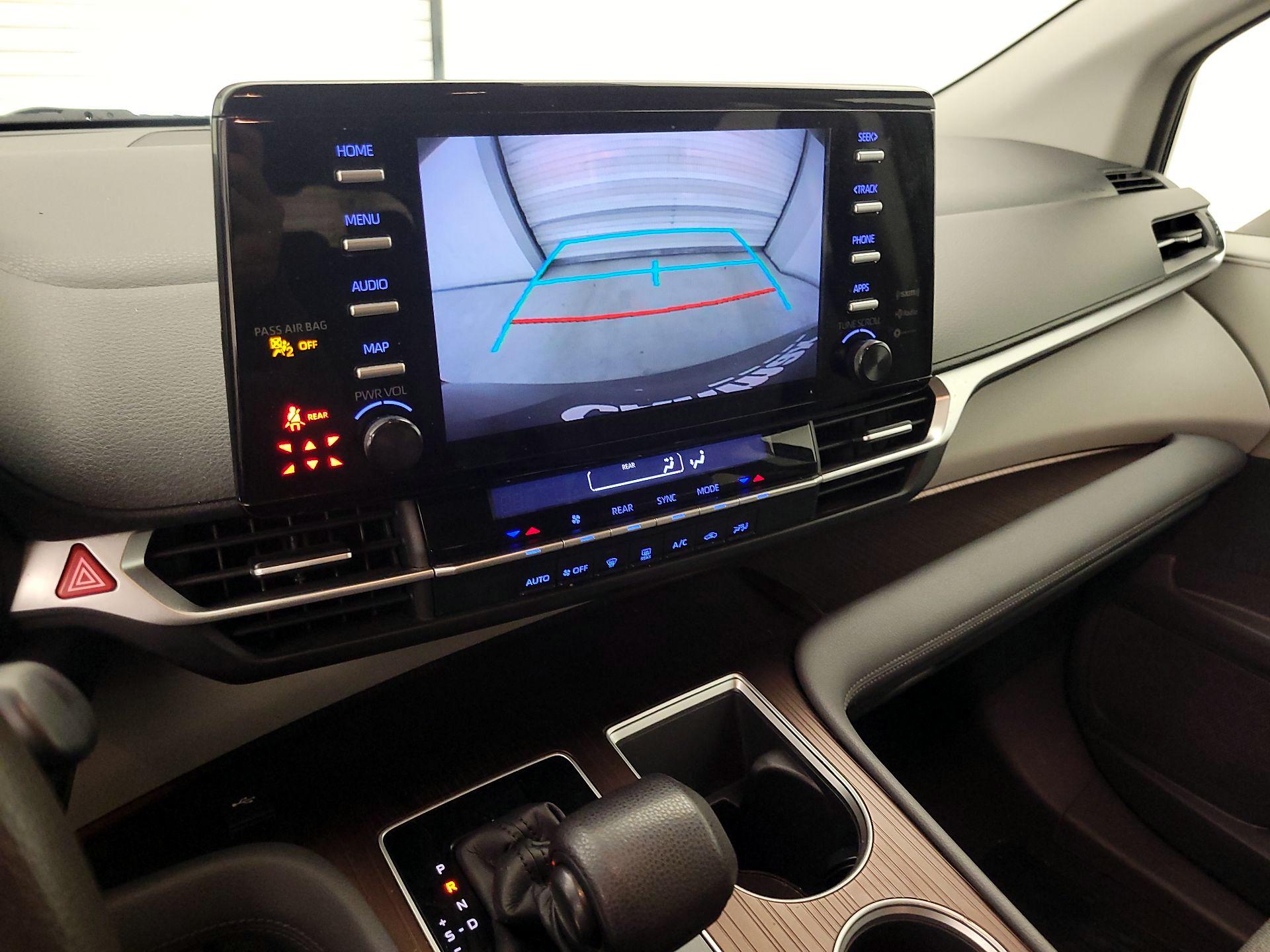 Thumbnail: 2021 Toyota Sienna - 14