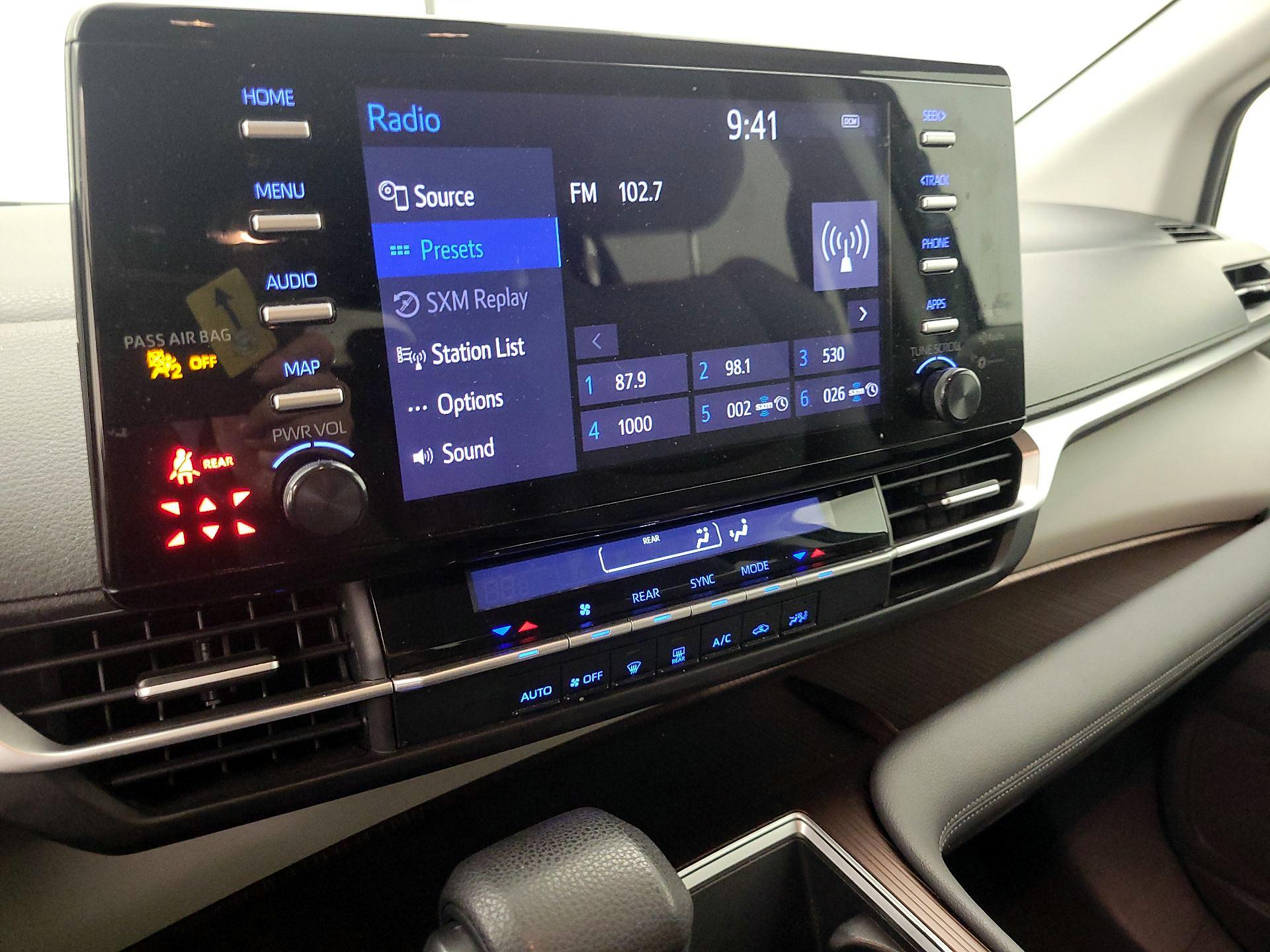 Thumbnail: 2021 Toyota Sienna - 15