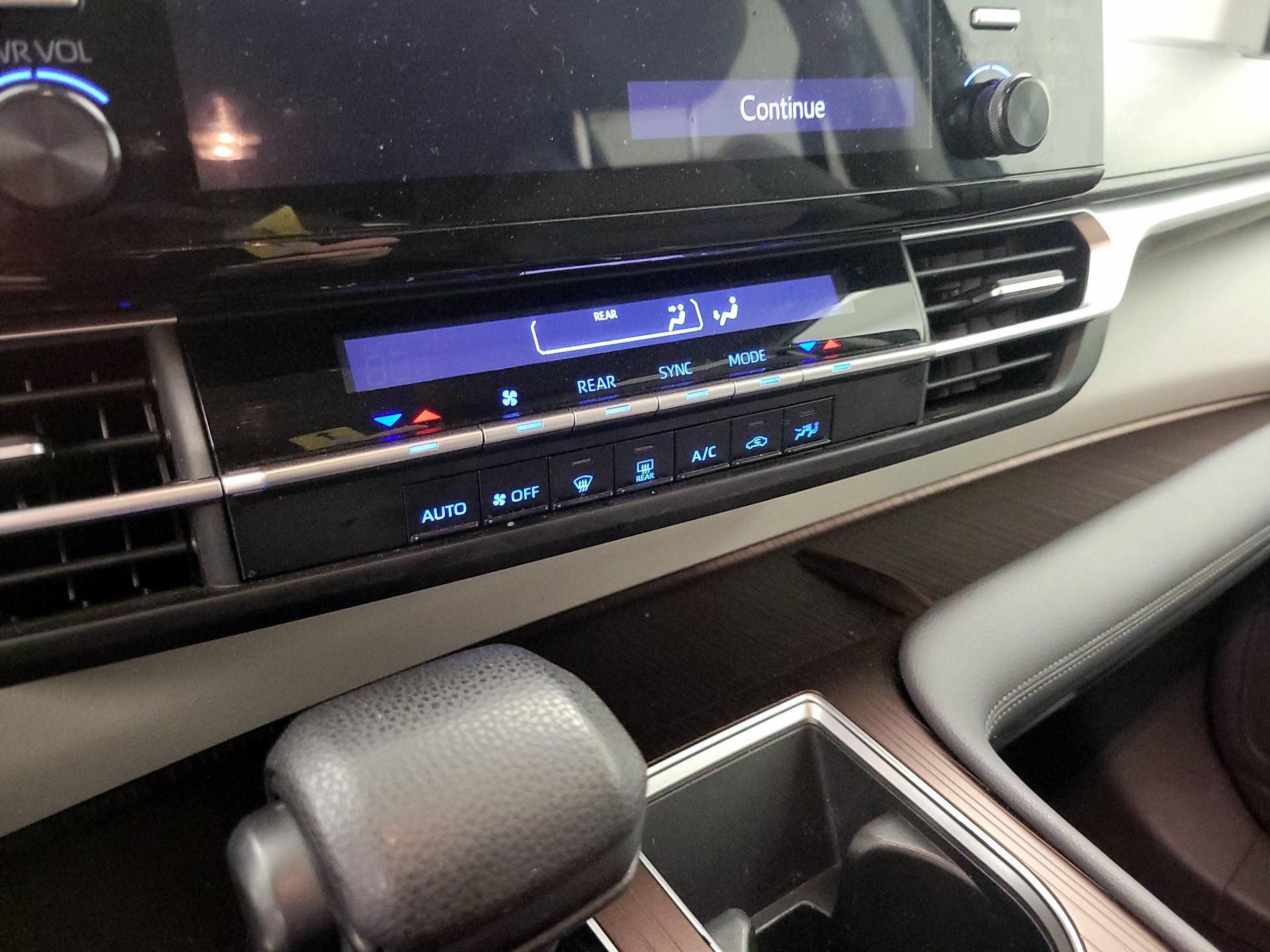 Thumbnail: 2021 Toyota Sienna - 16