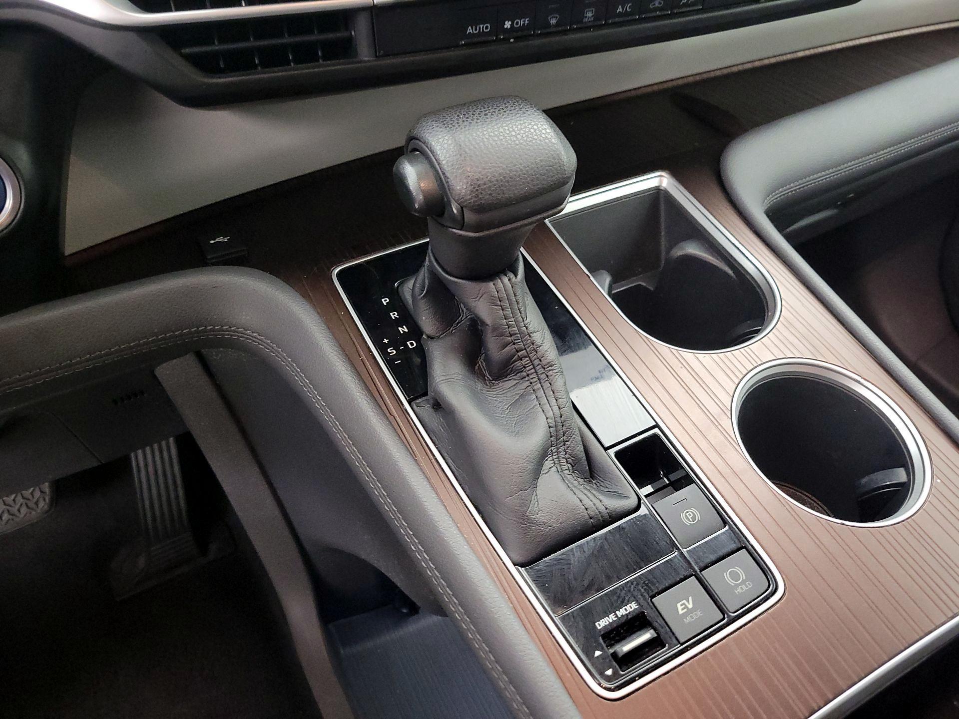 Thumbnail: 2021 Toyota Sienna - 17