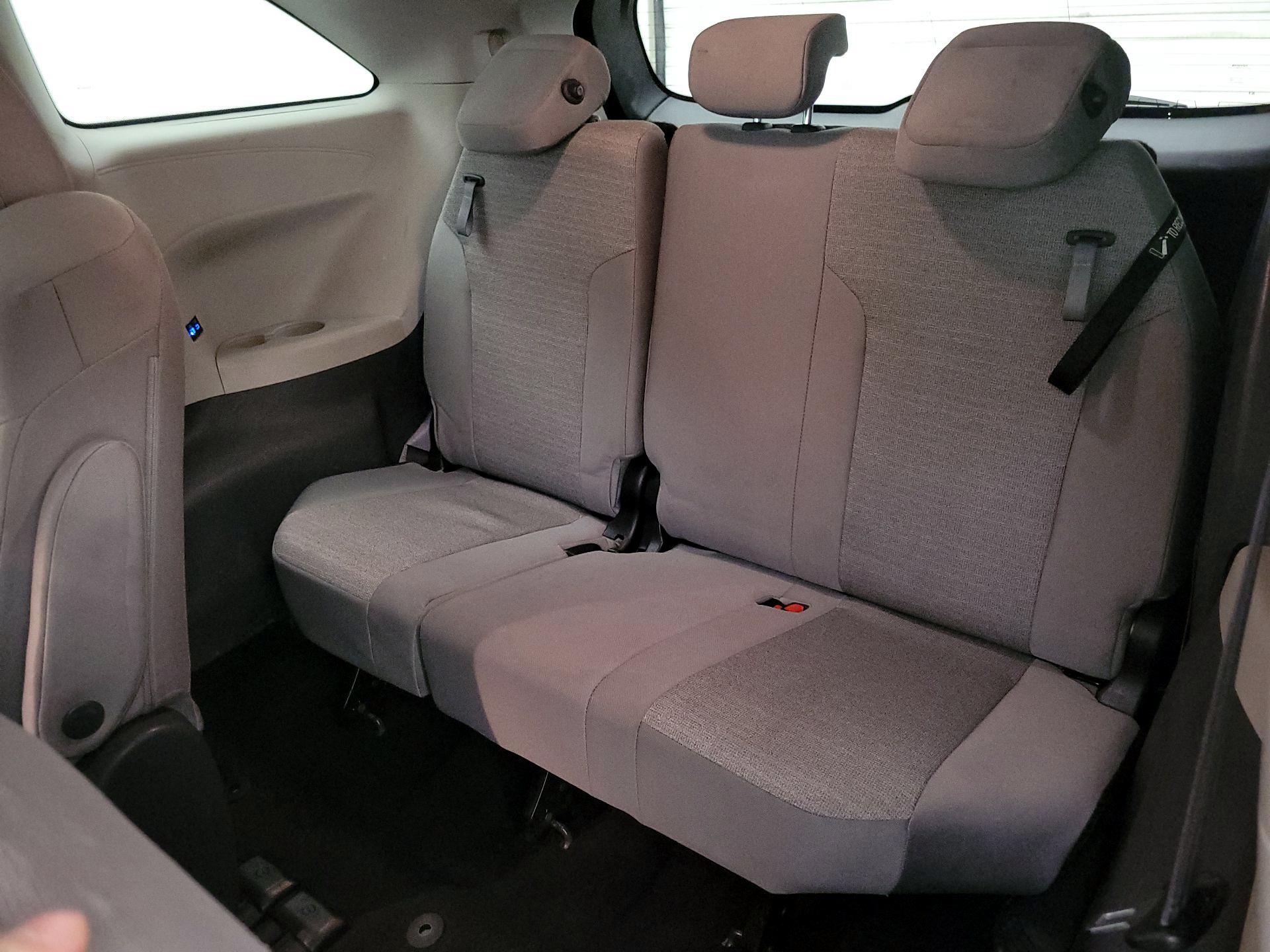 Thumbnail: 2021 Toyota Sienna - 20