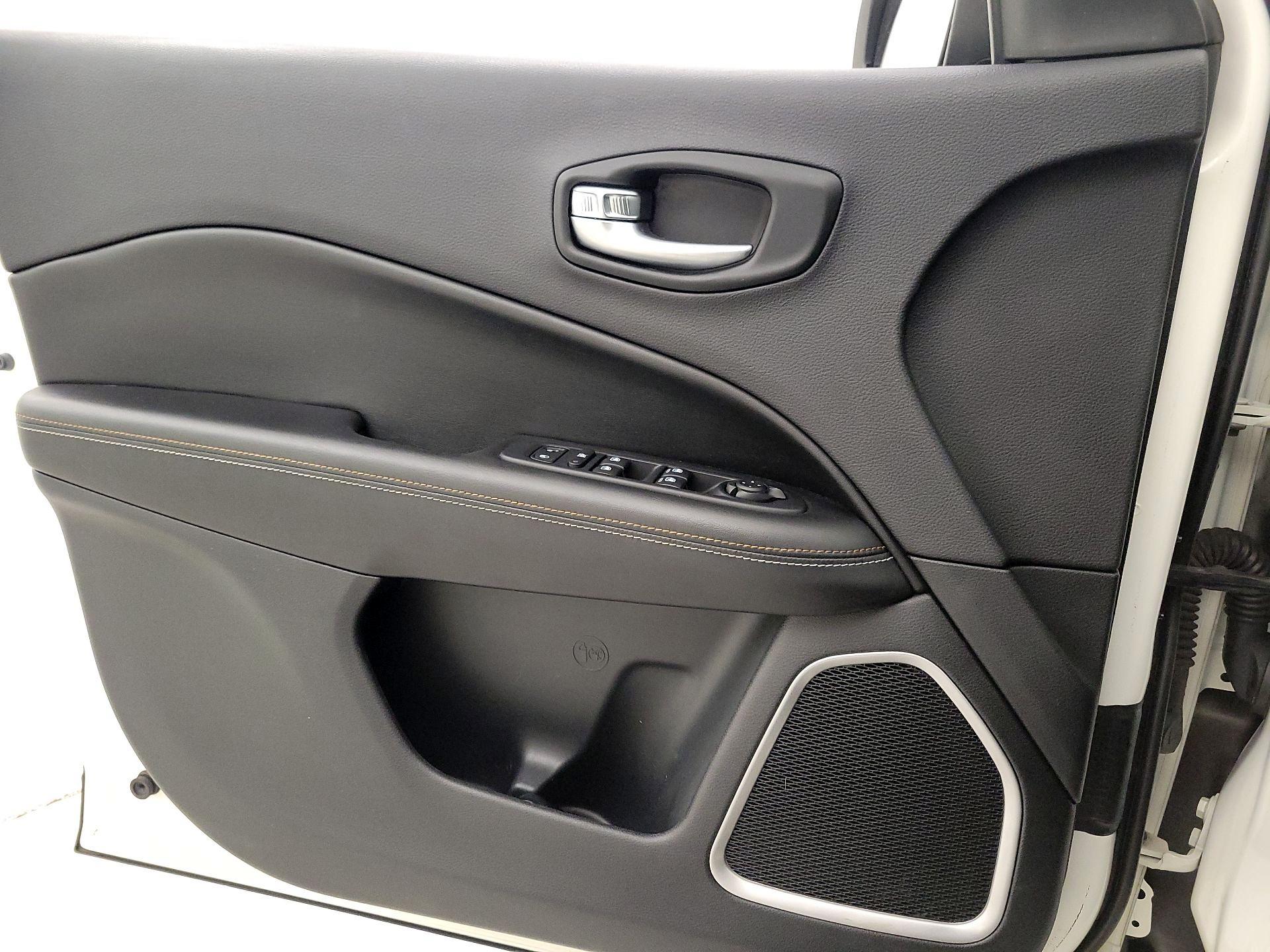 Thumbnail: 2018 Jeep Compass - 12