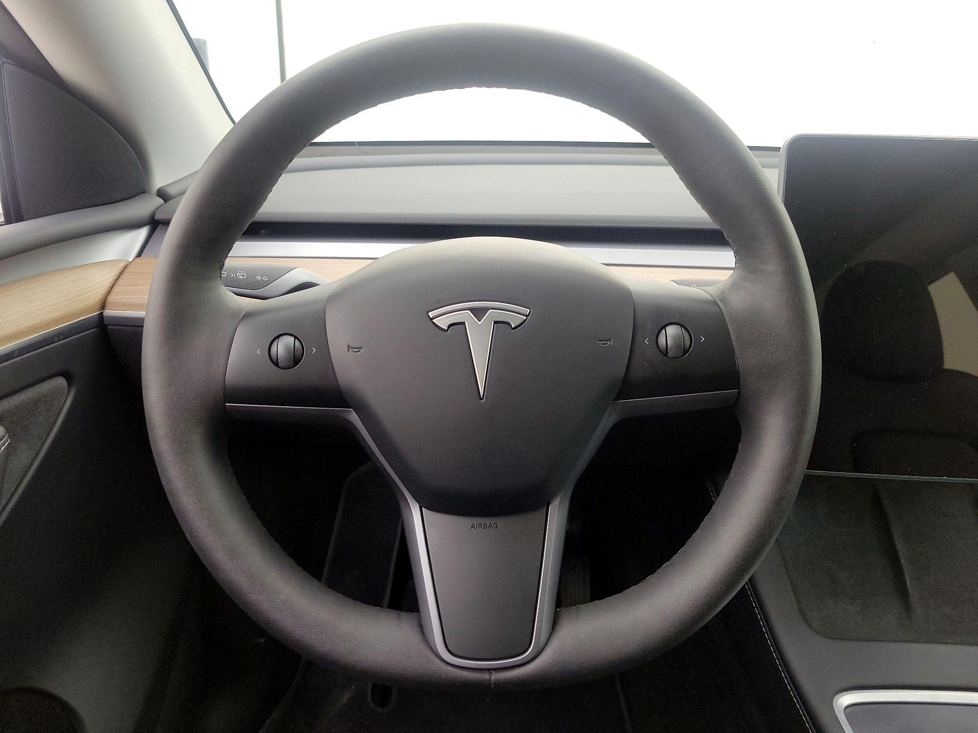 Thumbnail: 2023 Tesla Model Y - 10