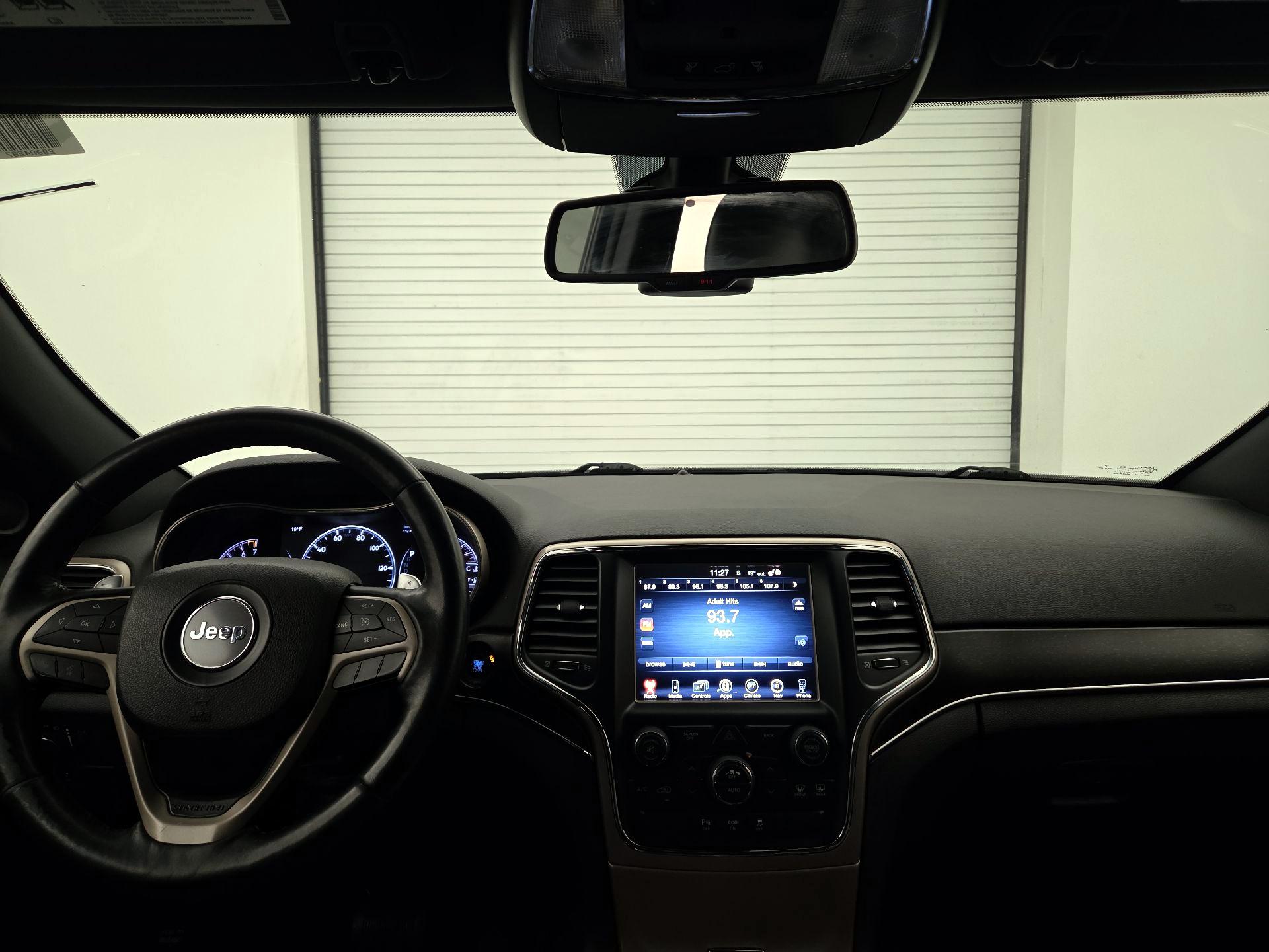 Thumbnail: 2015 Jeep Grand Cherokee - 9