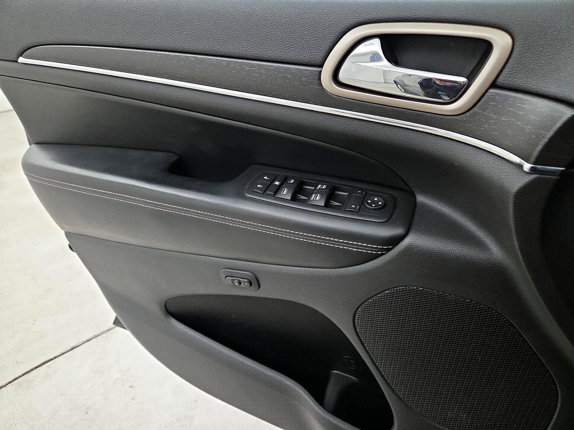 Thumbnail: 2015 Jeep Grand Cherokee - 12