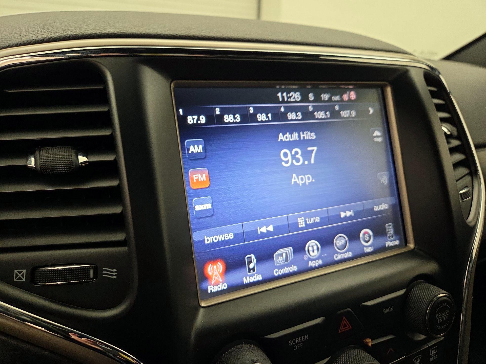 Thumbnail: 2015 Jeep Grand Cherokee - 14