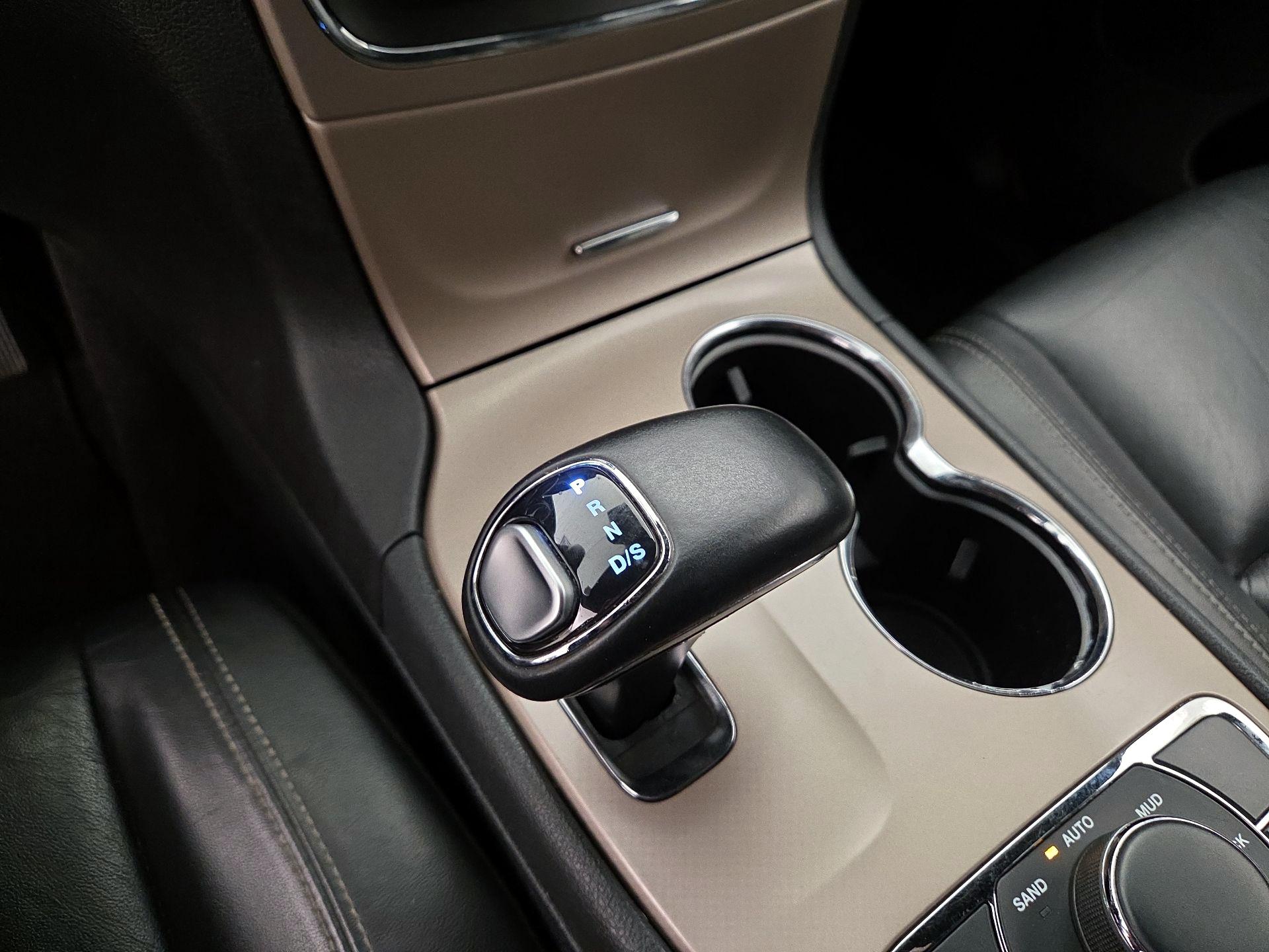 Thumbnail: 2015 Jeep Grand Cherokee - 16