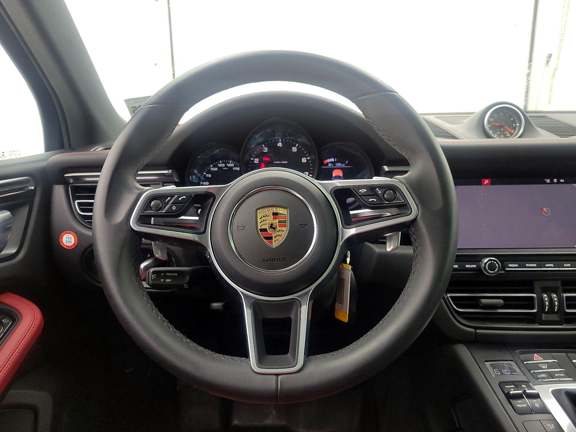 Thumbnail: 2020 Porsche Macan - 10