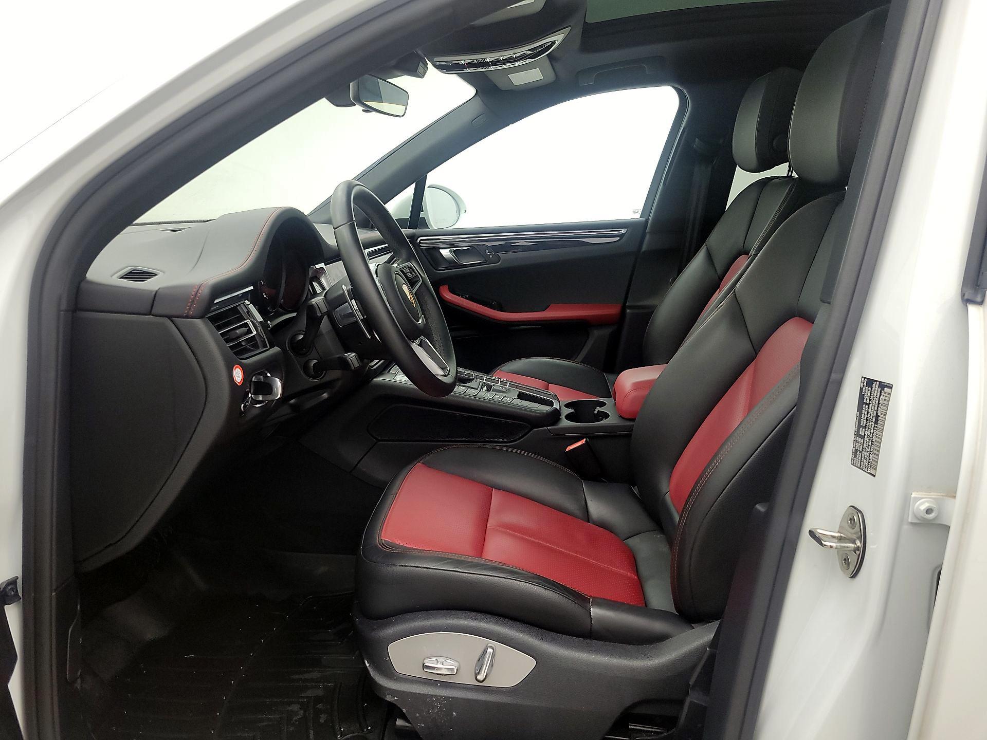 Thumbnail: 2020 Porsche Macan - 11