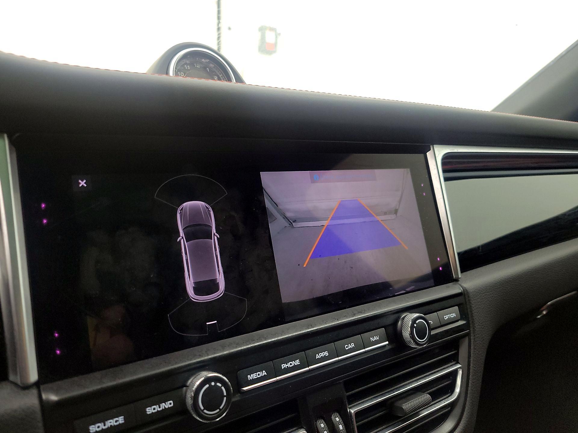 Thumbnail: 2020 Porsche Macan - 14