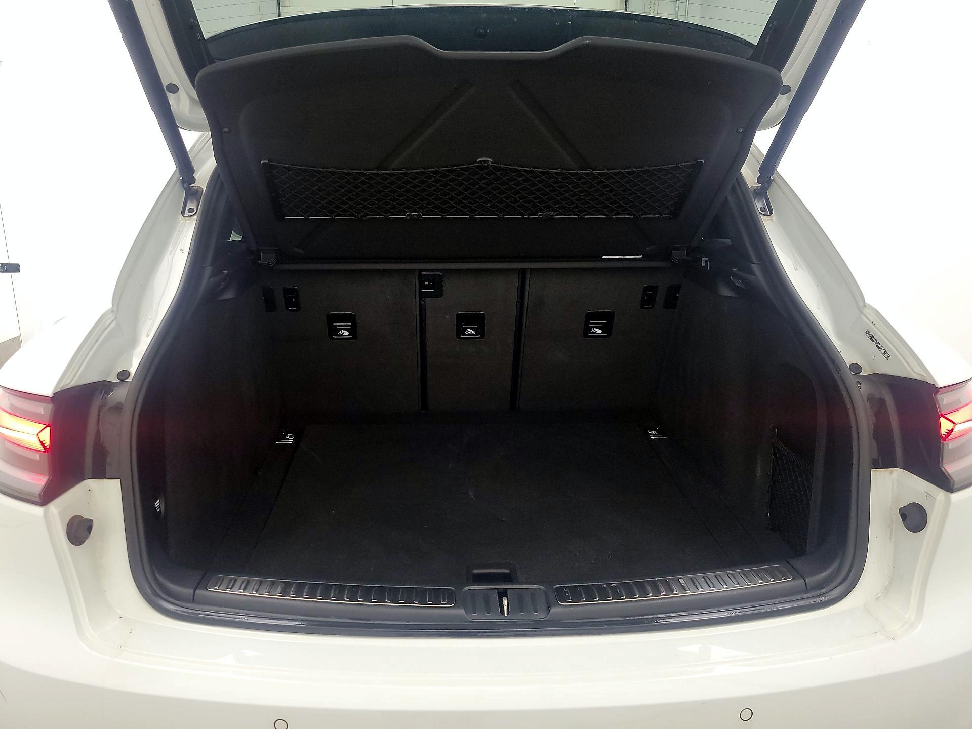 Thumbnail: 2020 Porsche Macan - 20