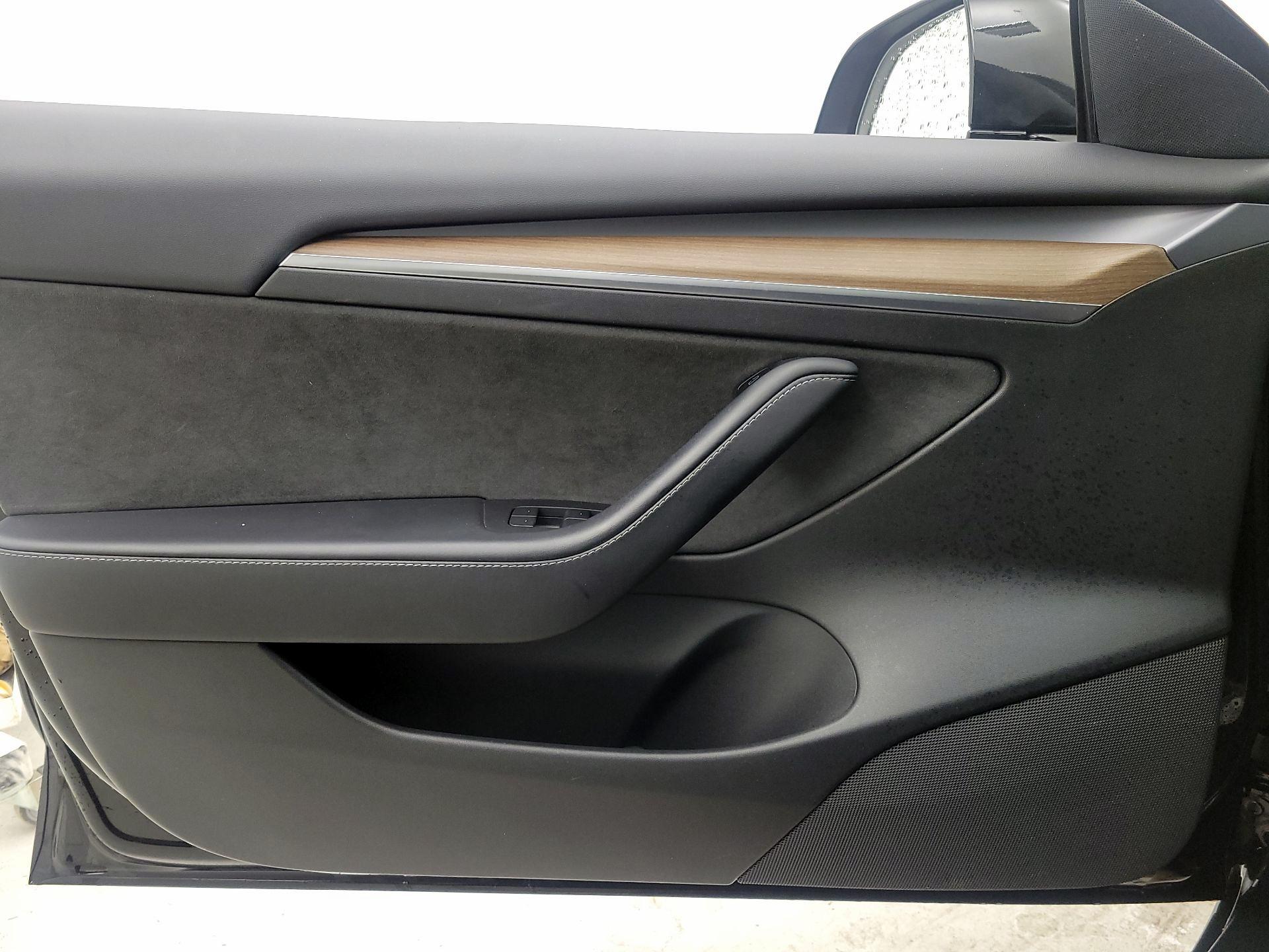 Thumbnail: 2022 Tesla Model 3 - 12