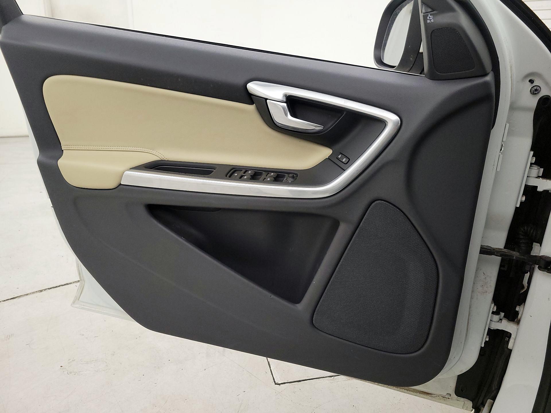 Thumbnail: 2016 Volvo S60 - 12