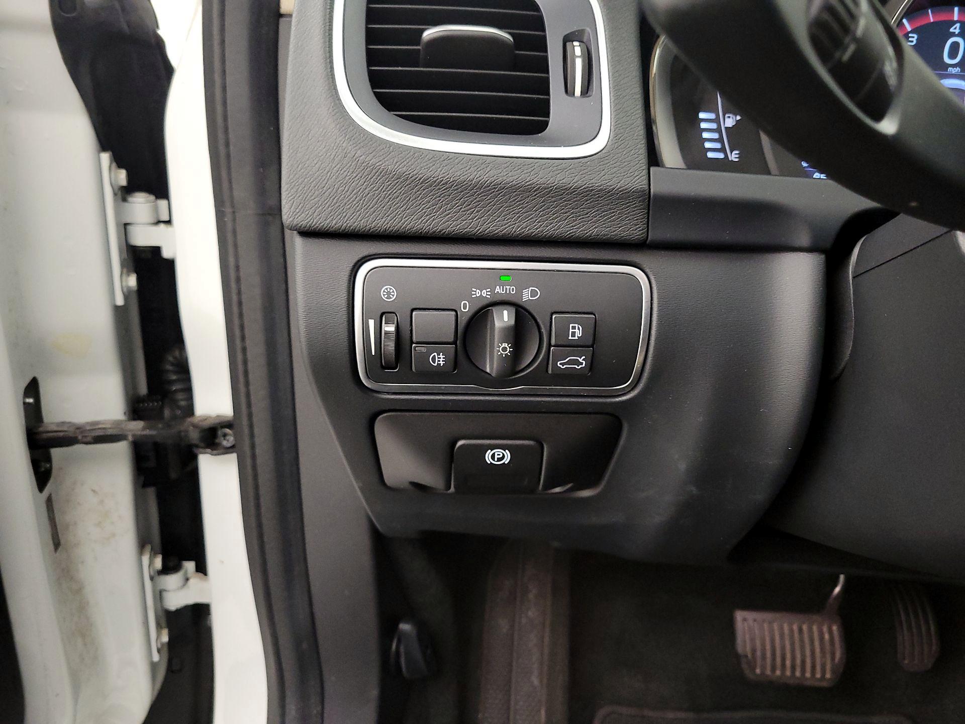 Thumbnail: 2016 Volvo S60 - 13