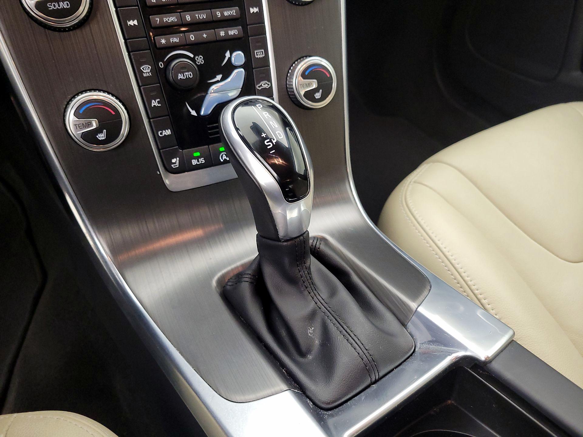 Thumbnail: 2016 Volvo S60 - 17