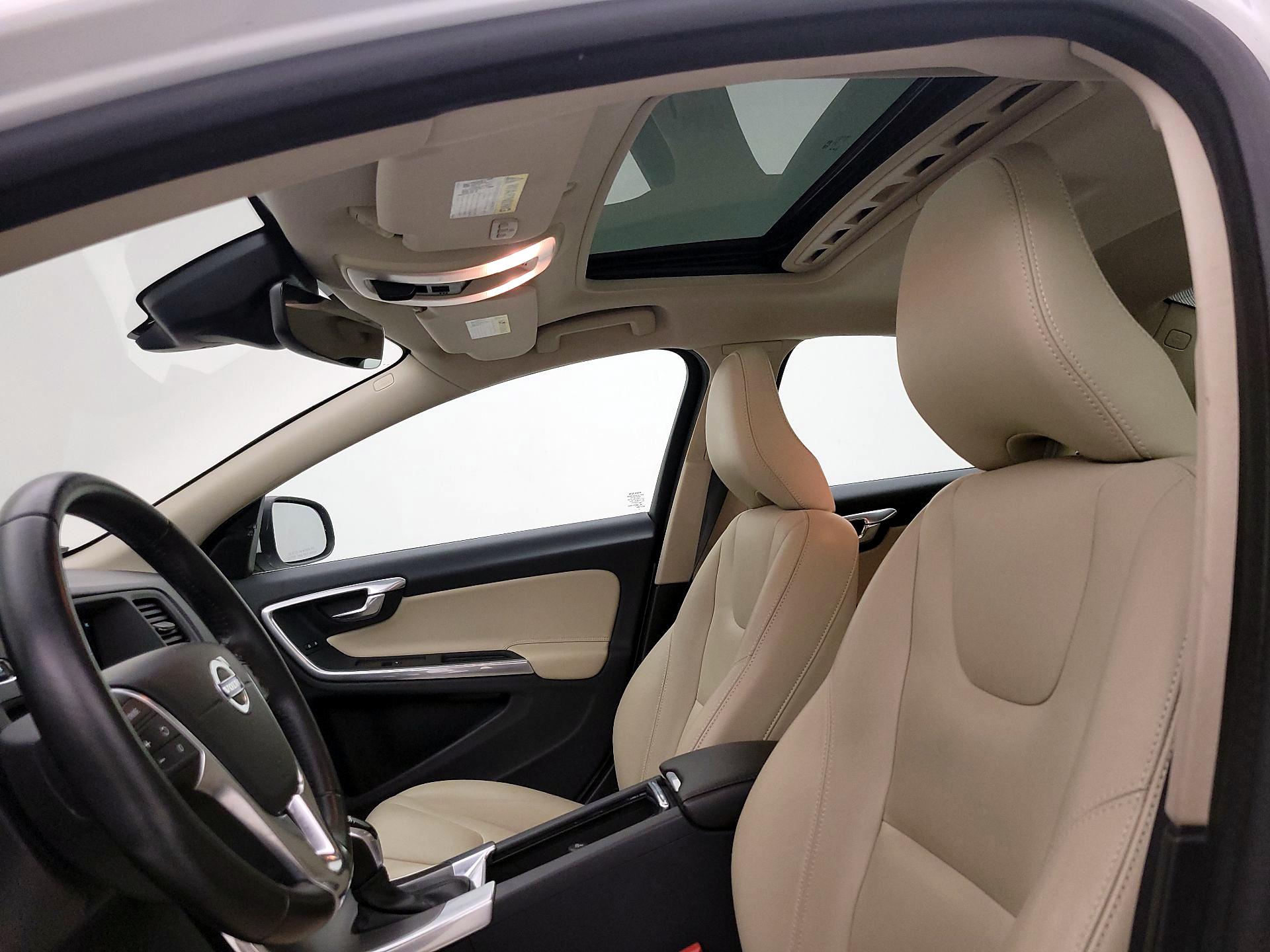 Thumbnail: 2016 Volvo S60 - 19