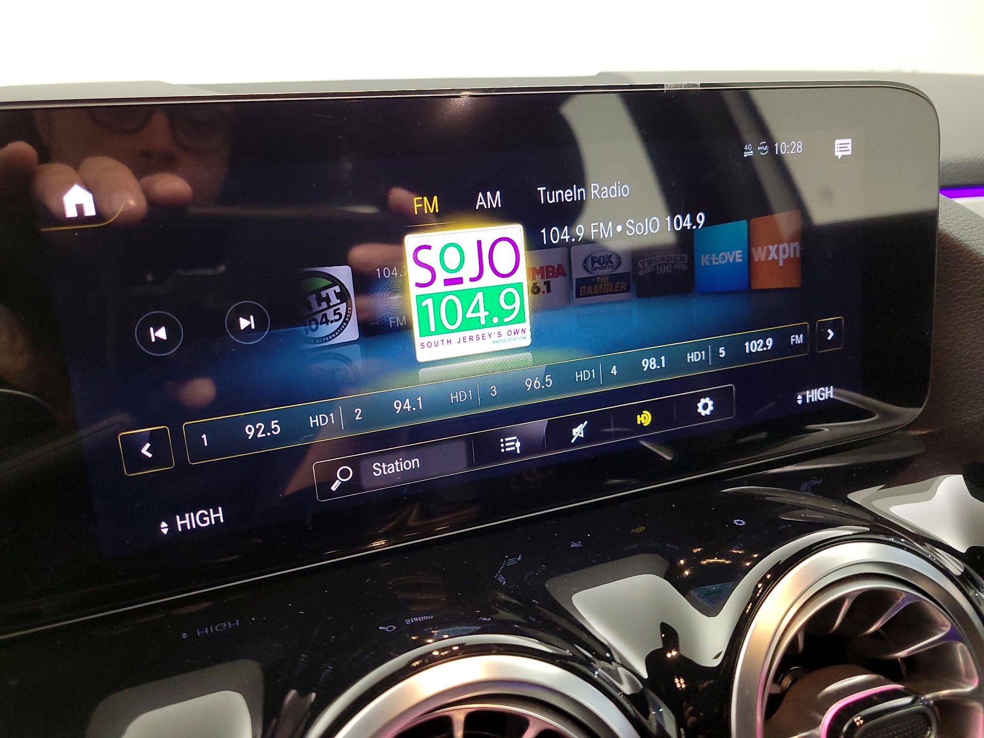 Thumbnail: 2022 Mercedes-Benz GLA - 16