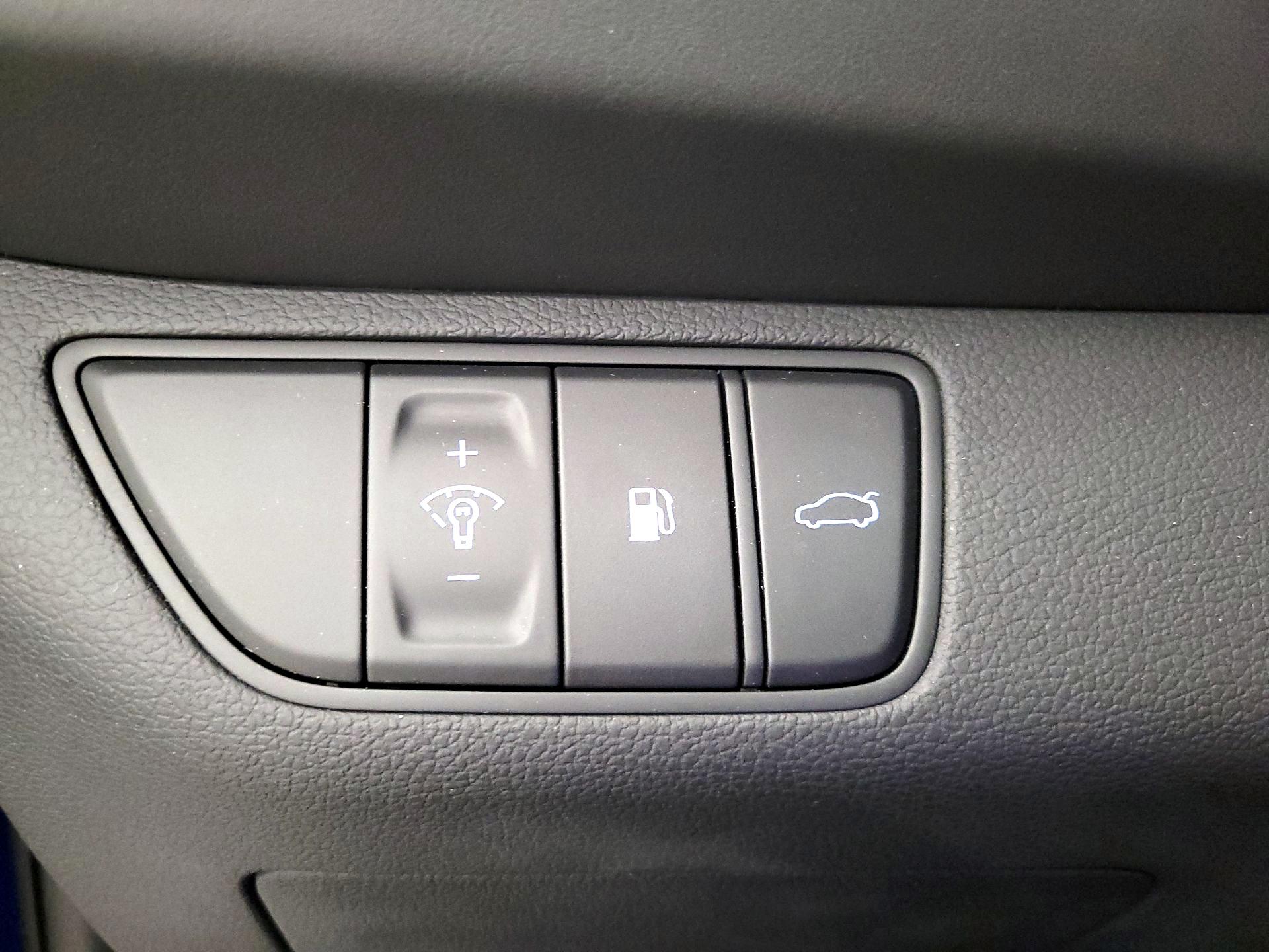 Thumbnail: 2022 Genesis G70 - 13