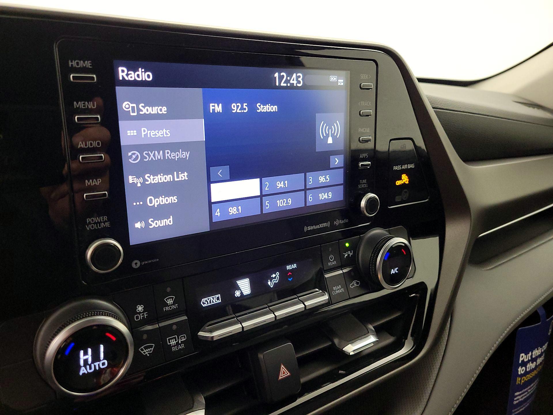 Thumbnail: 2022 Toyota Highlander - 16