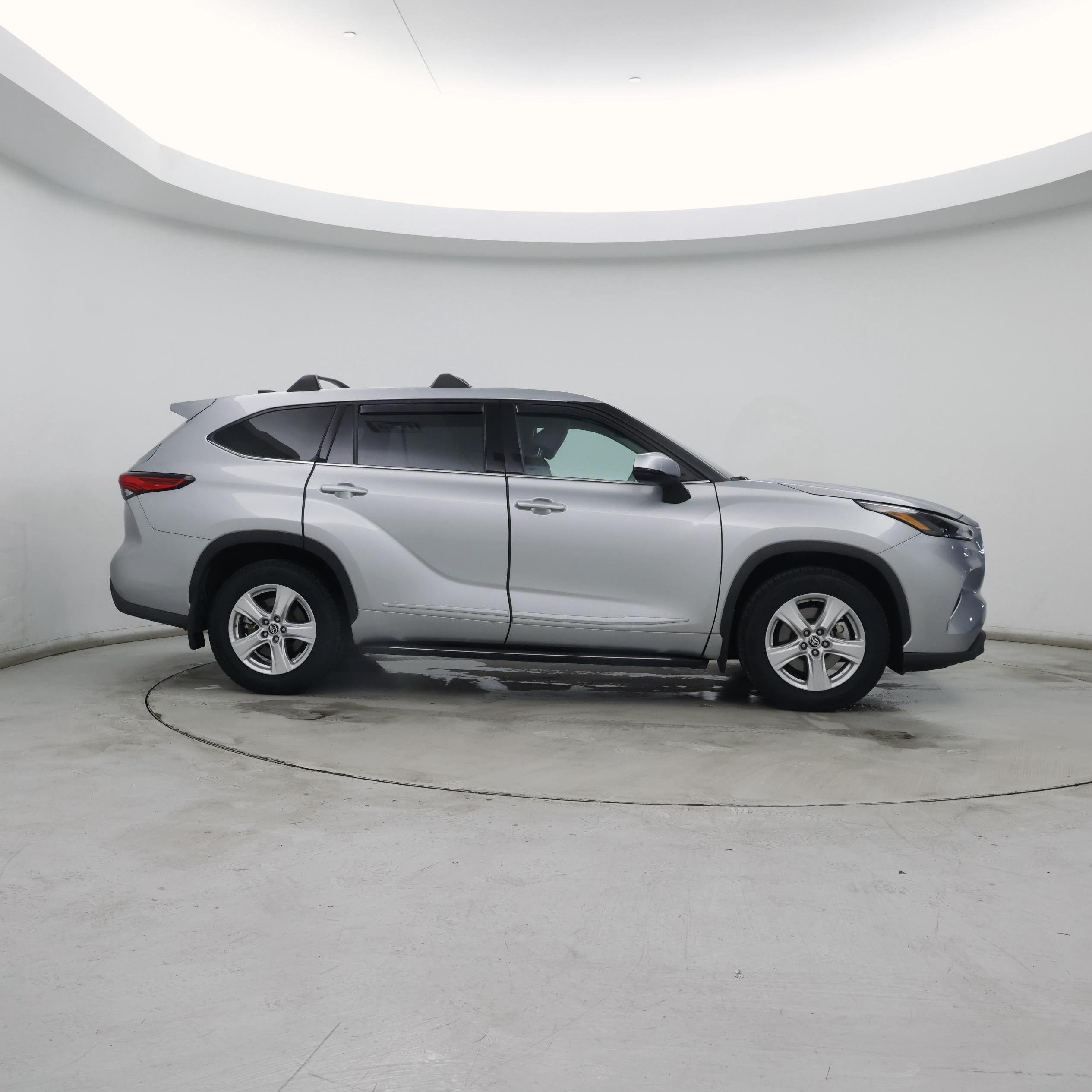 Thumbnail: 2022 Toyota Highlander - 7