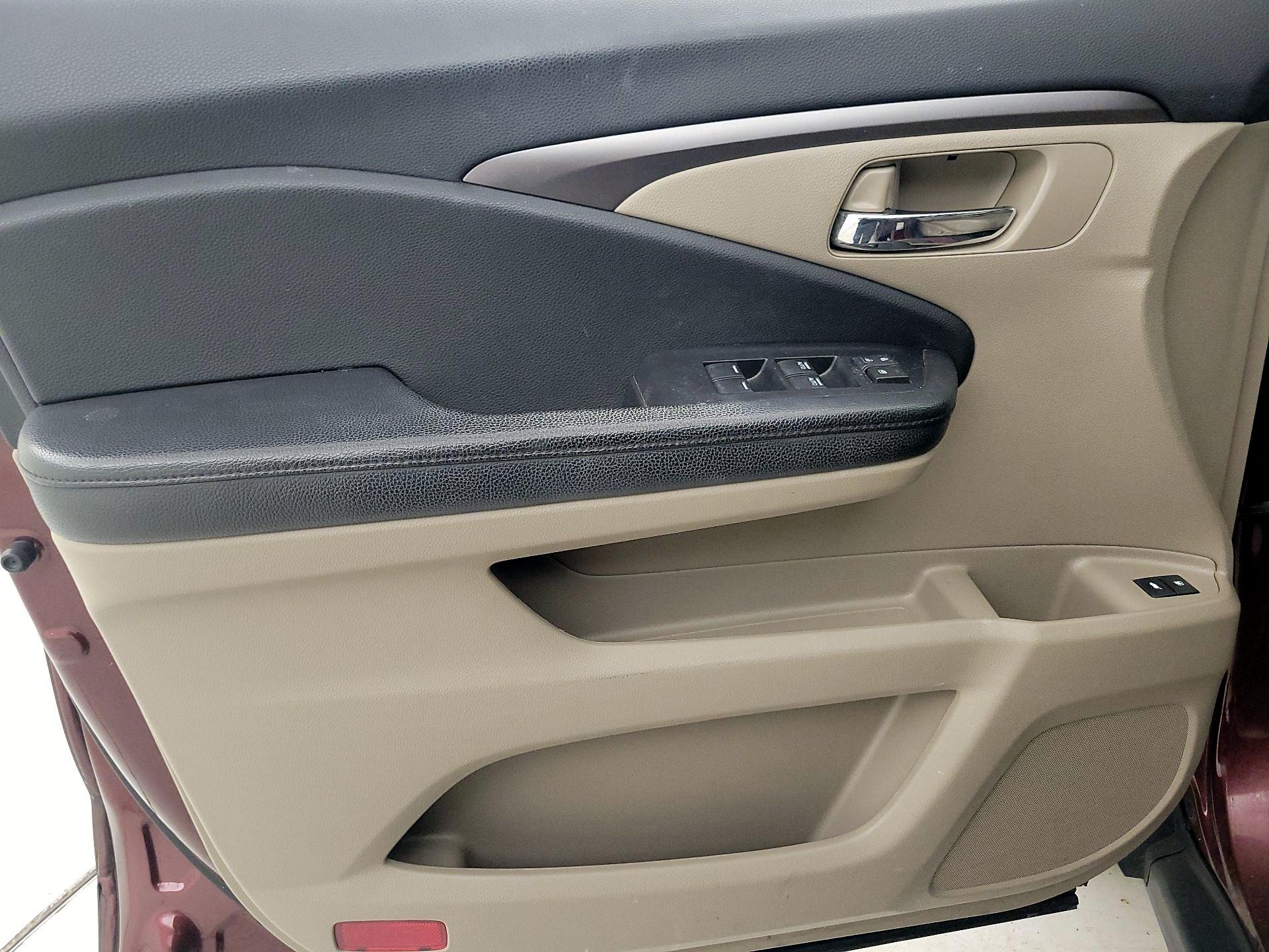 Thumbnail: 2018 Honda Pilot - 12