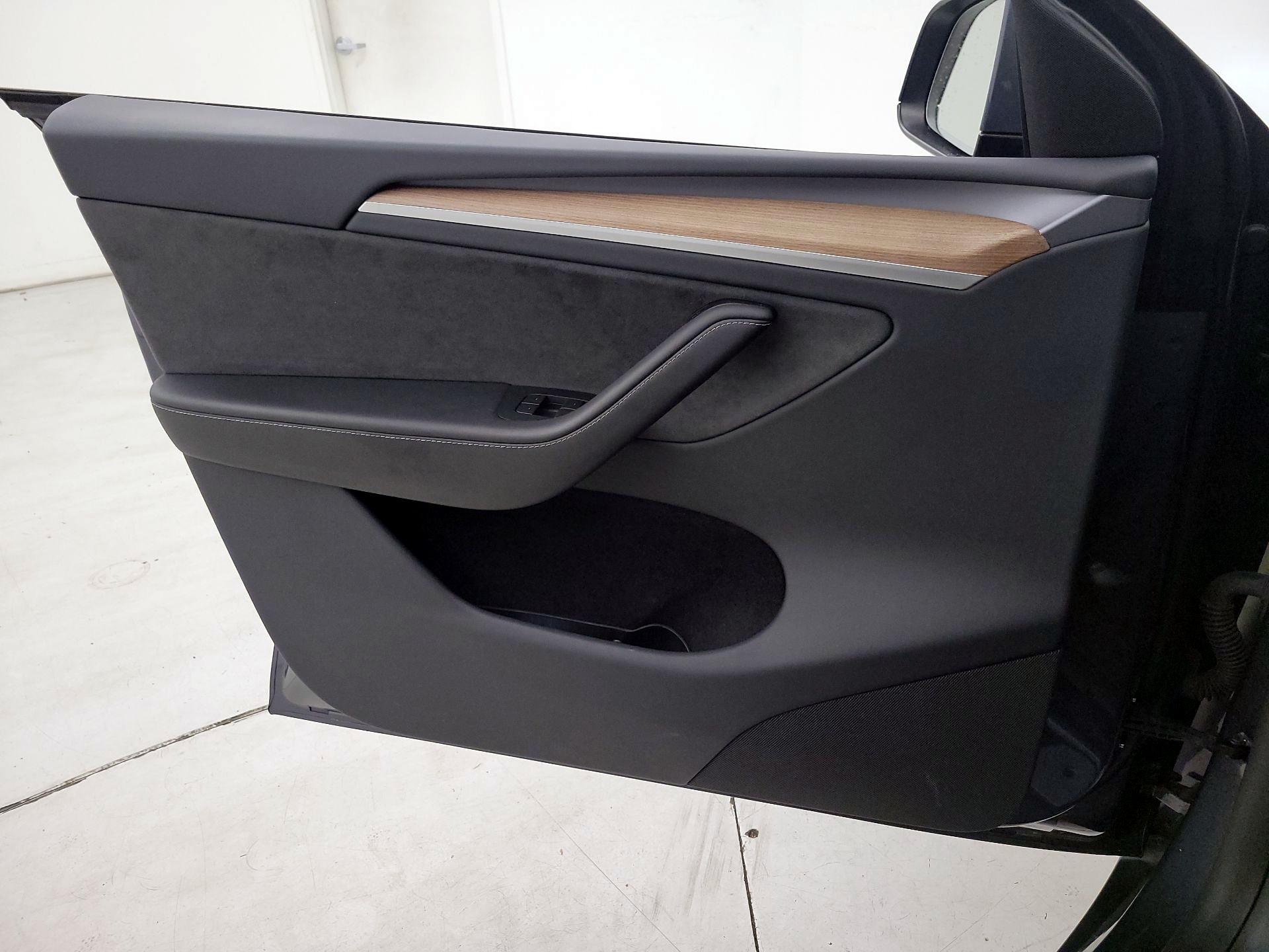 Thumbnail: 2023 Tesla Model Y - 12