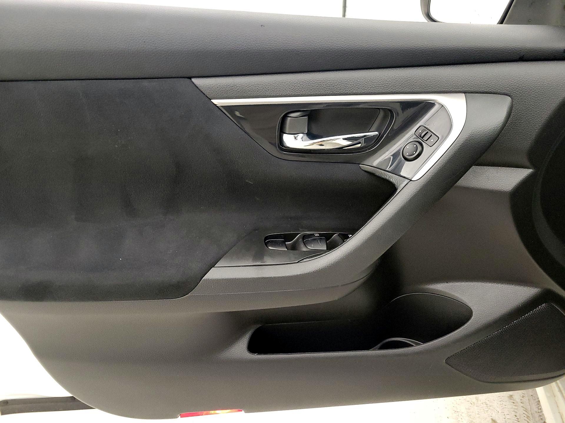 Thumbnail: 2014 Nissan Altima - 12