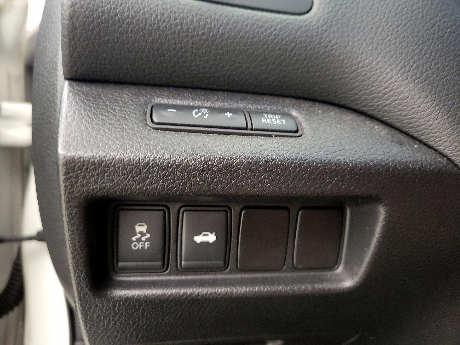 Thumbnail: 2014 Nissan Altima - 13