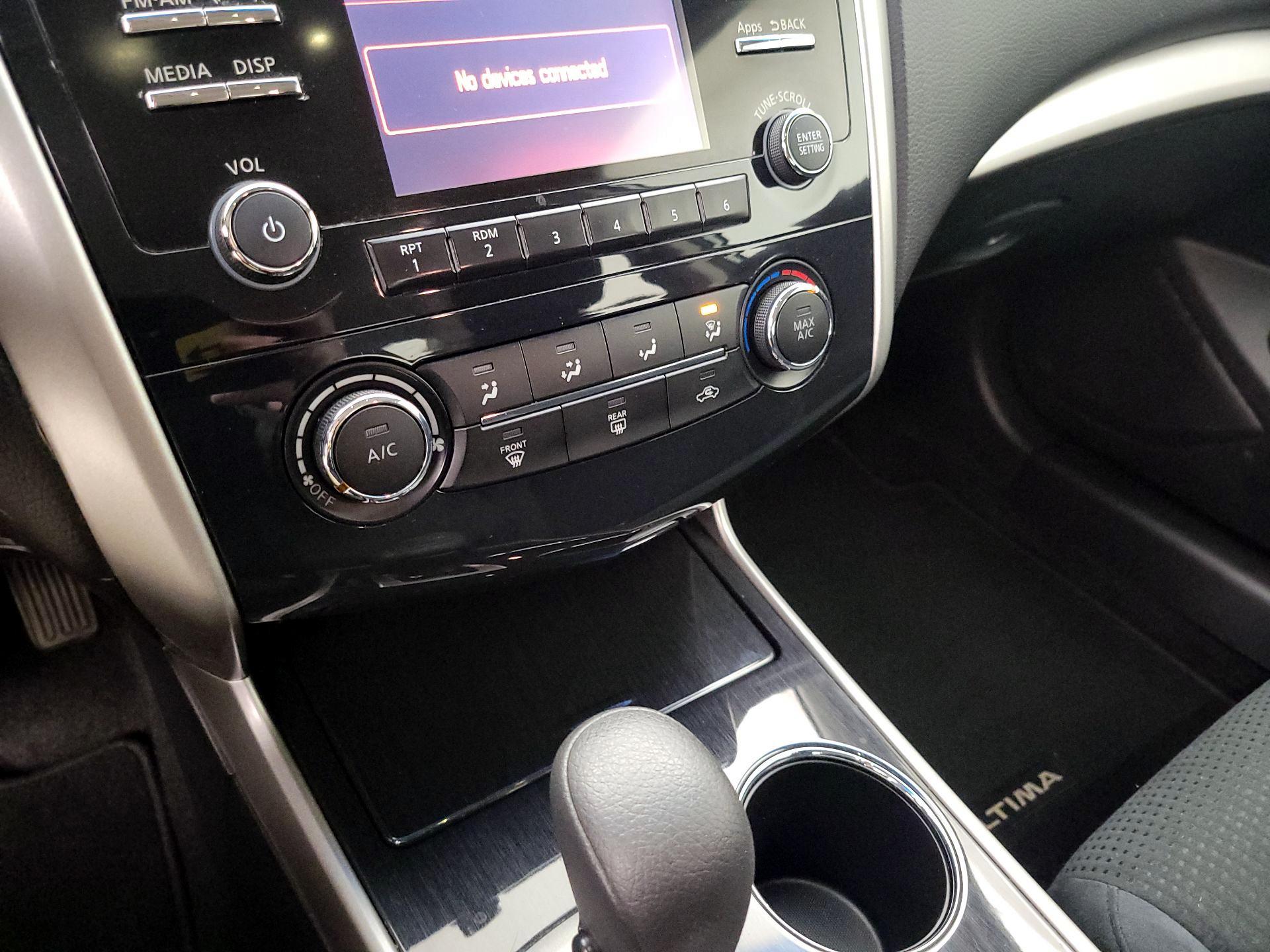 Thumbnail: 2014 Nissan Altima - 16