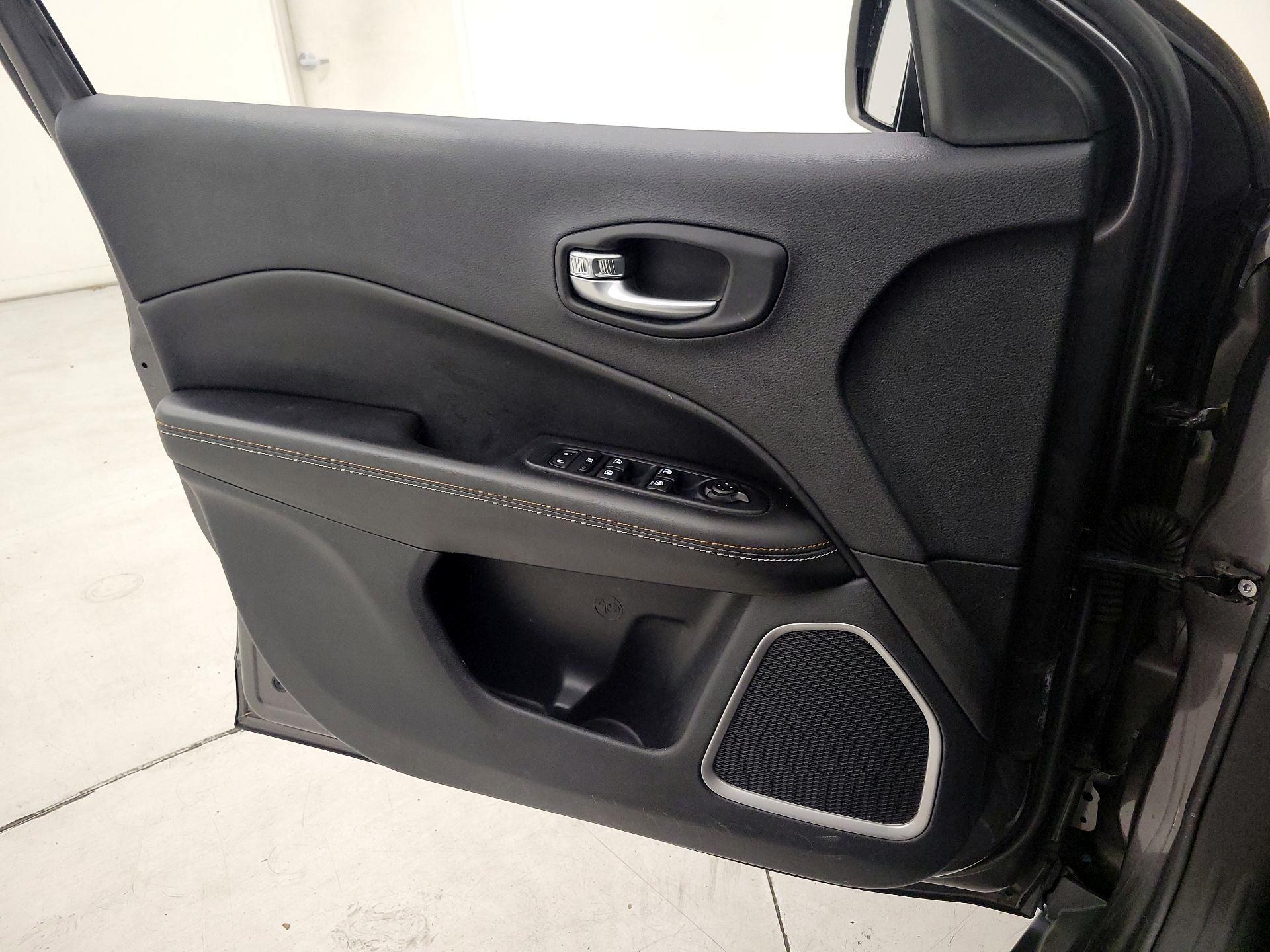 Thumbnail: 2020 Jeep Compass - 12