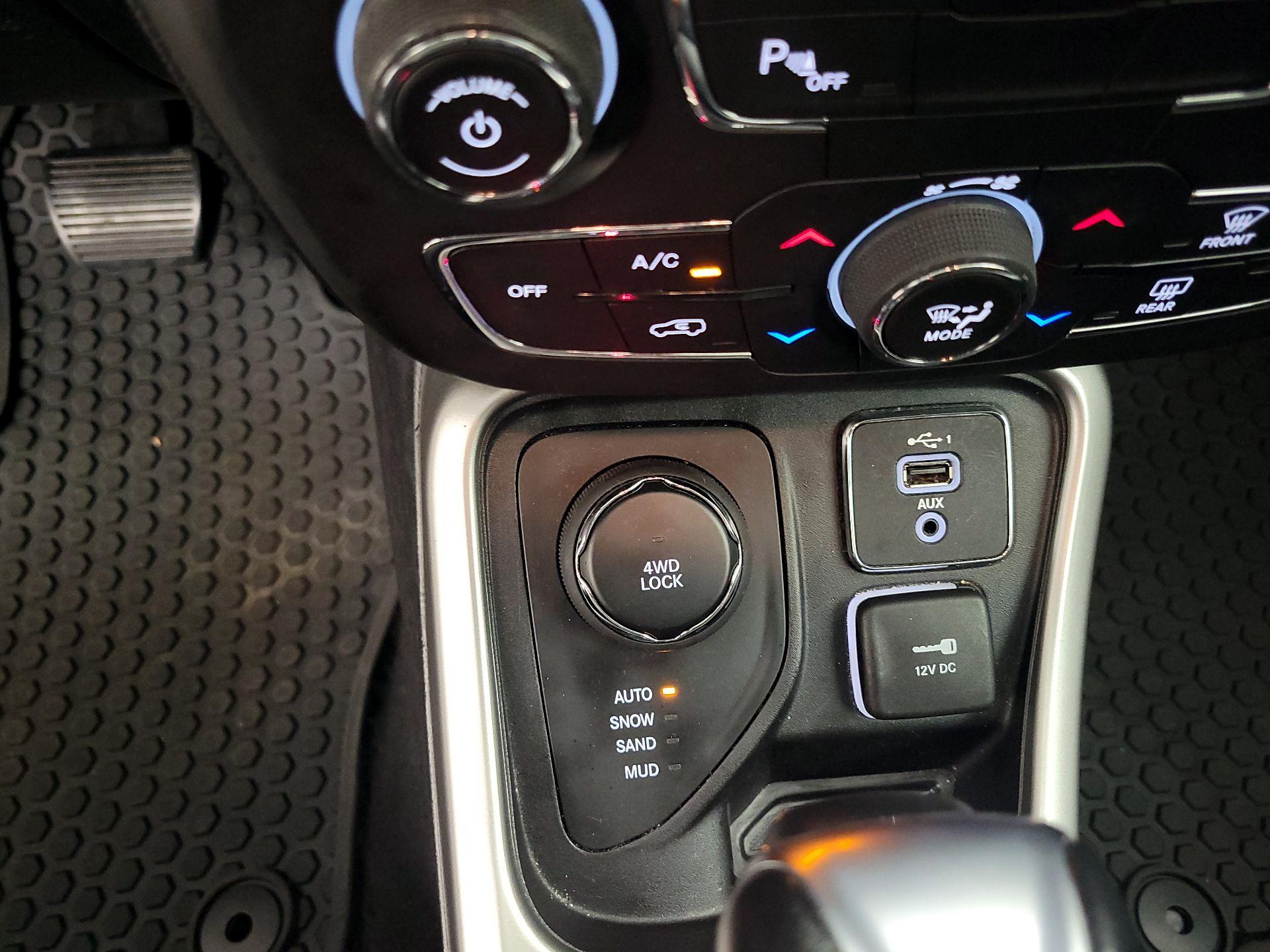 Thumbnail: 2020 Jeep Compass - 18