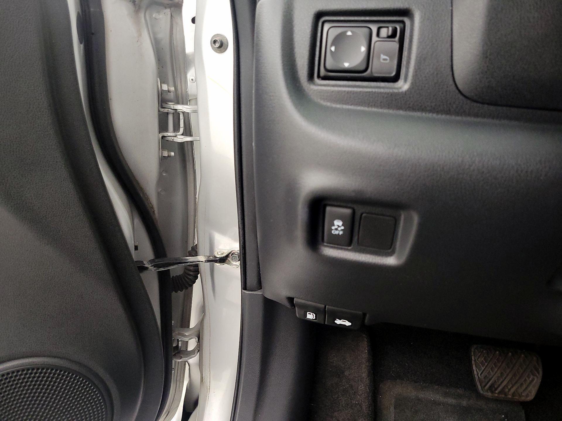 Thumbnail: 2017 Nissan Versa Note - 13