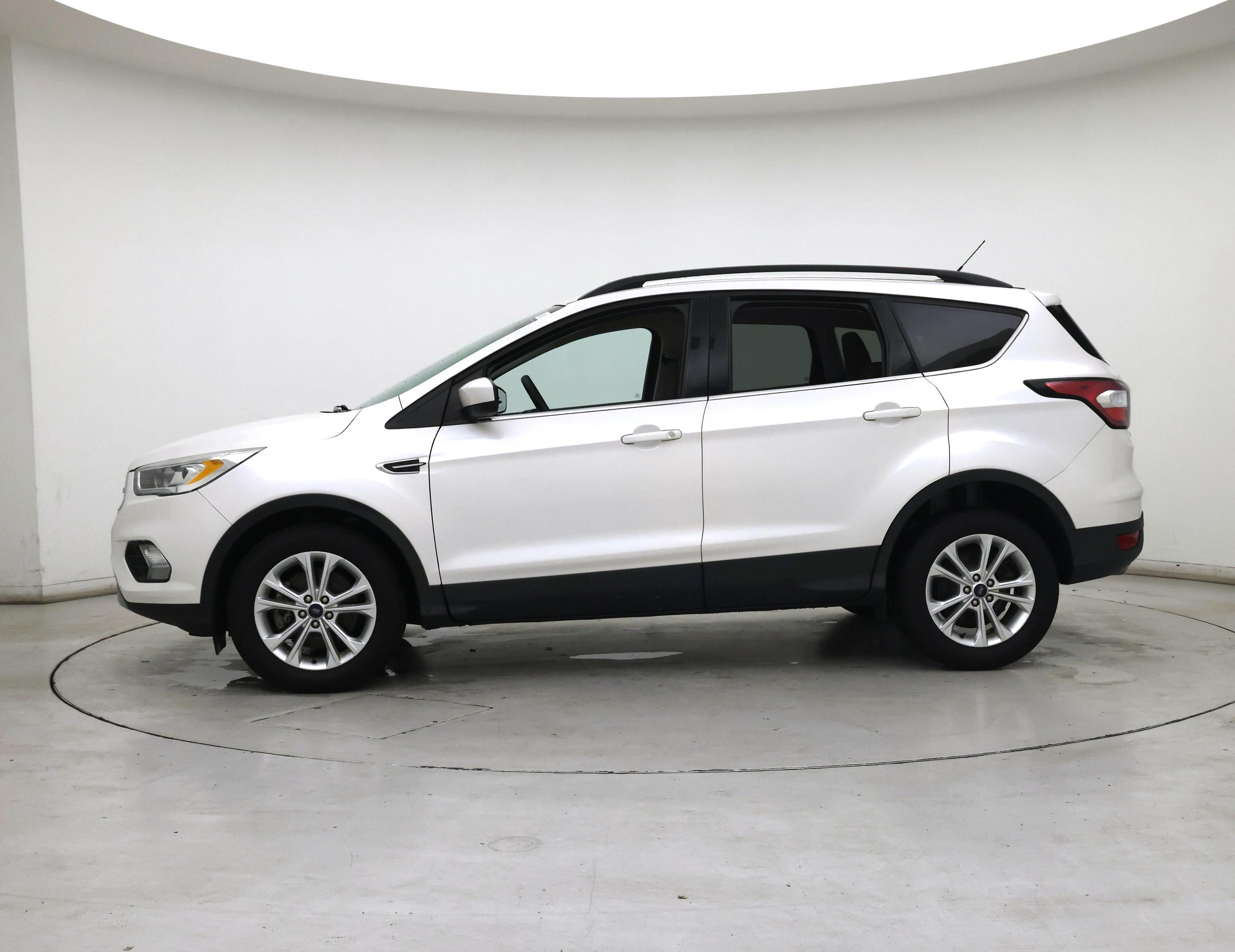 Thumbnail: 2017 Ford Escape - 3