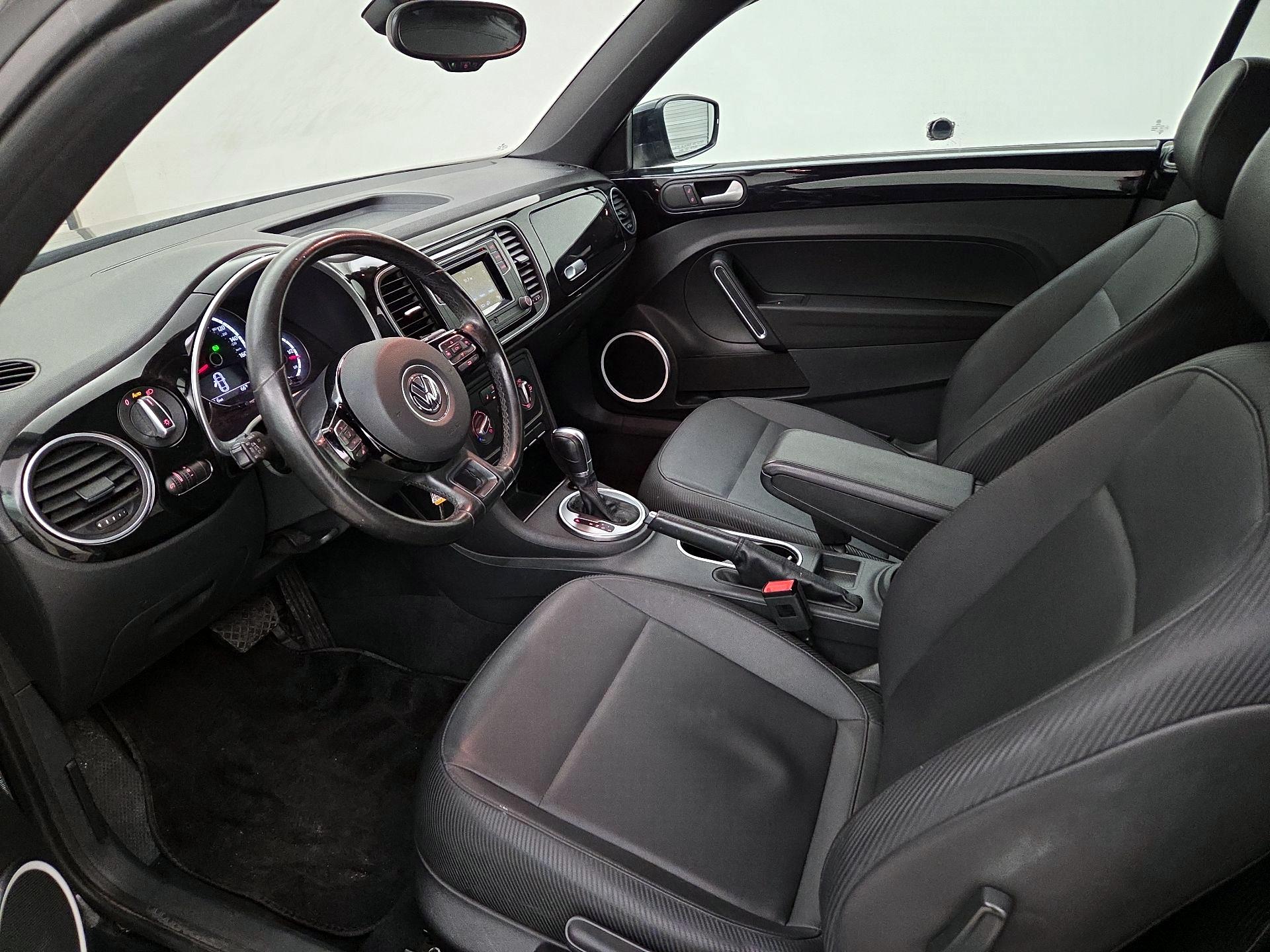 Thumbnail: 2016 Volkswagen Beetle - 11