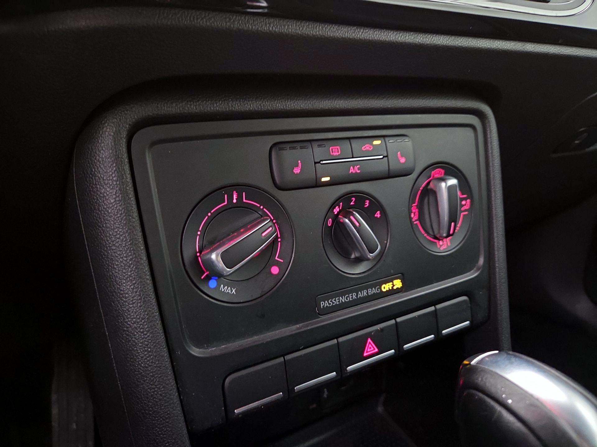 Thumbnail: 2016 Volkswagen Beetle - 14