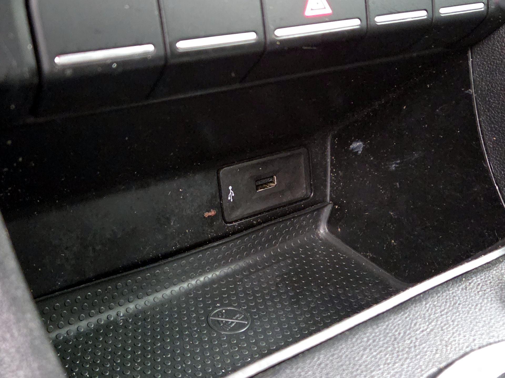 Thumbnail: 2016 Volkswagen Beetle - 16