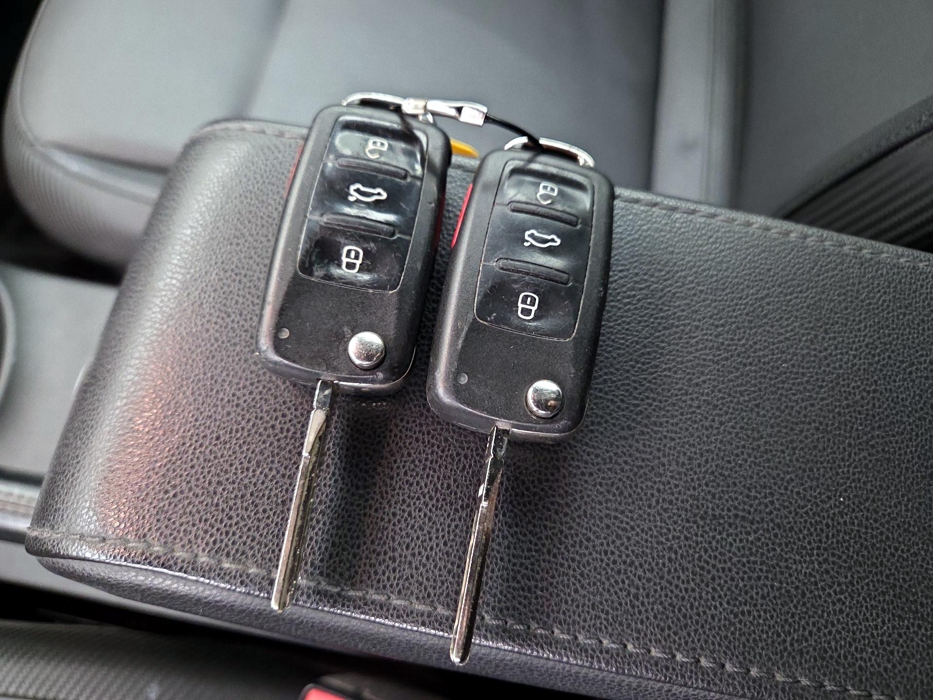 Thumbnail: 2016 Volkswagen Beetle - 19