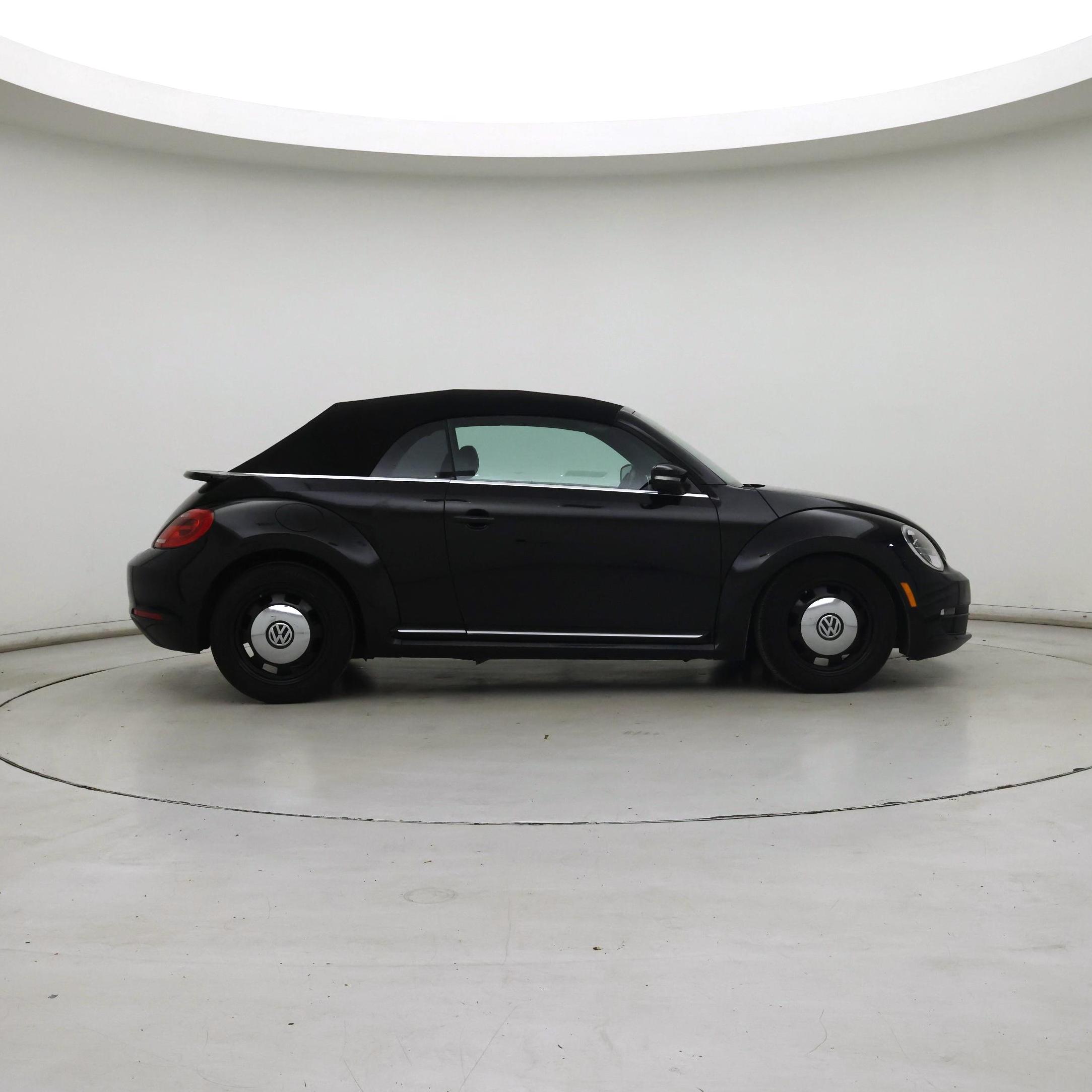 Thumbnail: 2016 Volkswagen Beetle - 7