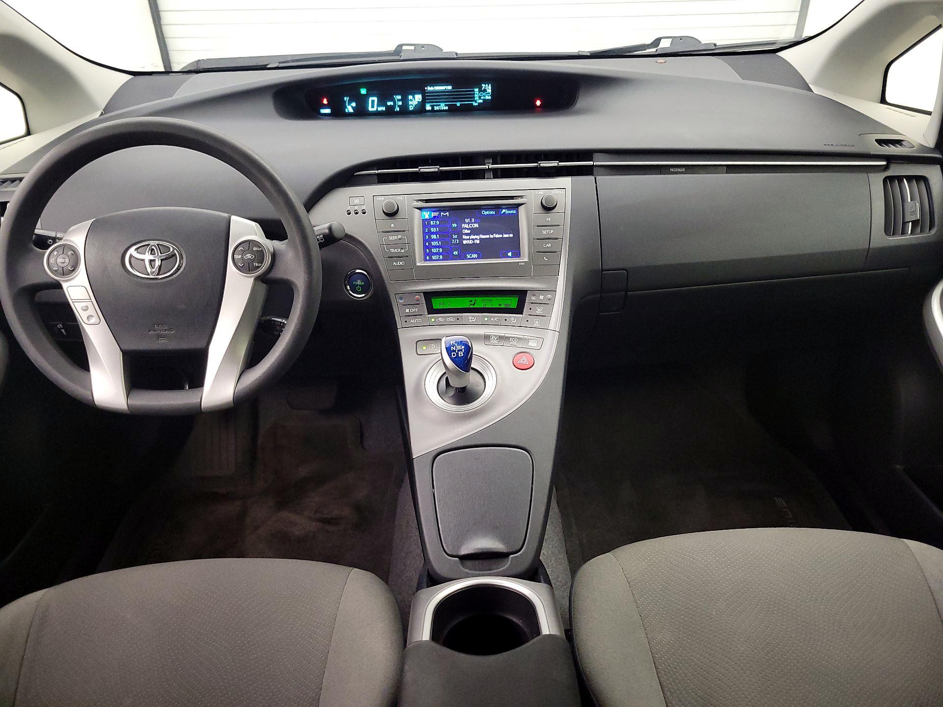 Thumbnail: 2015 Toyota Prius - 9