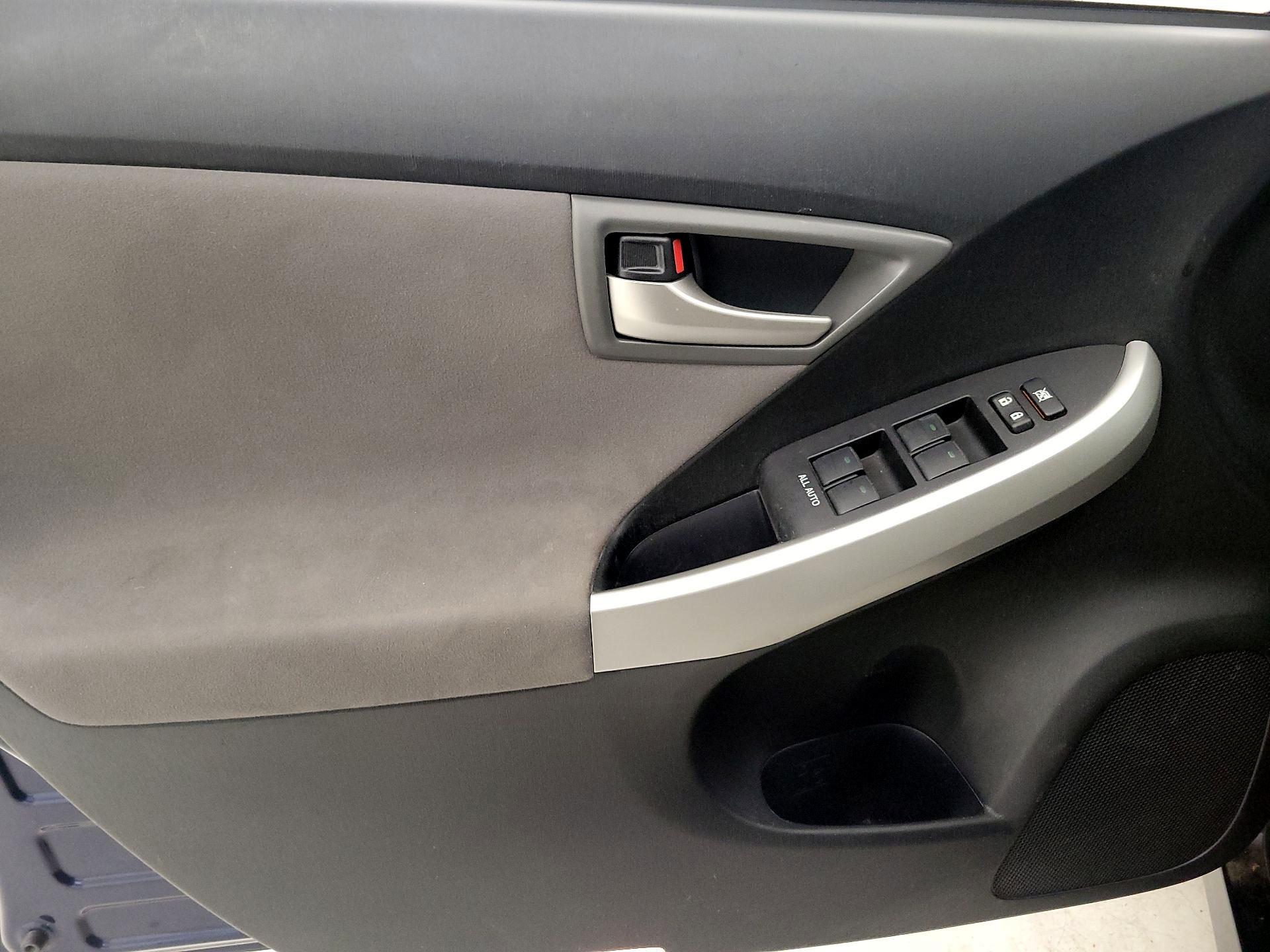 Thumbnail: 2015 Toyota Prius - 12