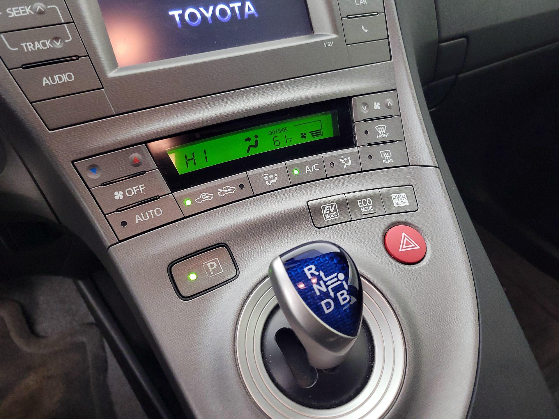 Thumbnail: 2015 Toyota Prius - 16