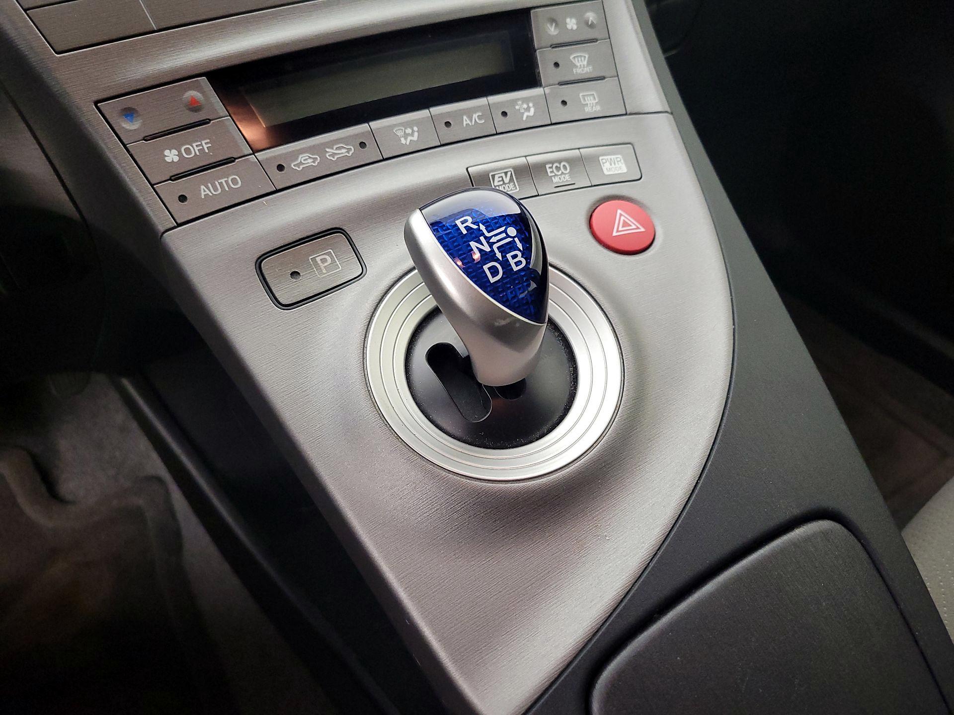 Thumbnail: 2015 Toyota Prius - 17