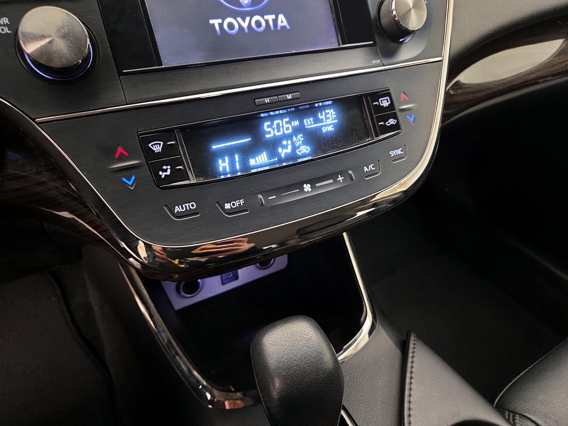 Thumbnail: 2014 Toyota Avalon - 16
