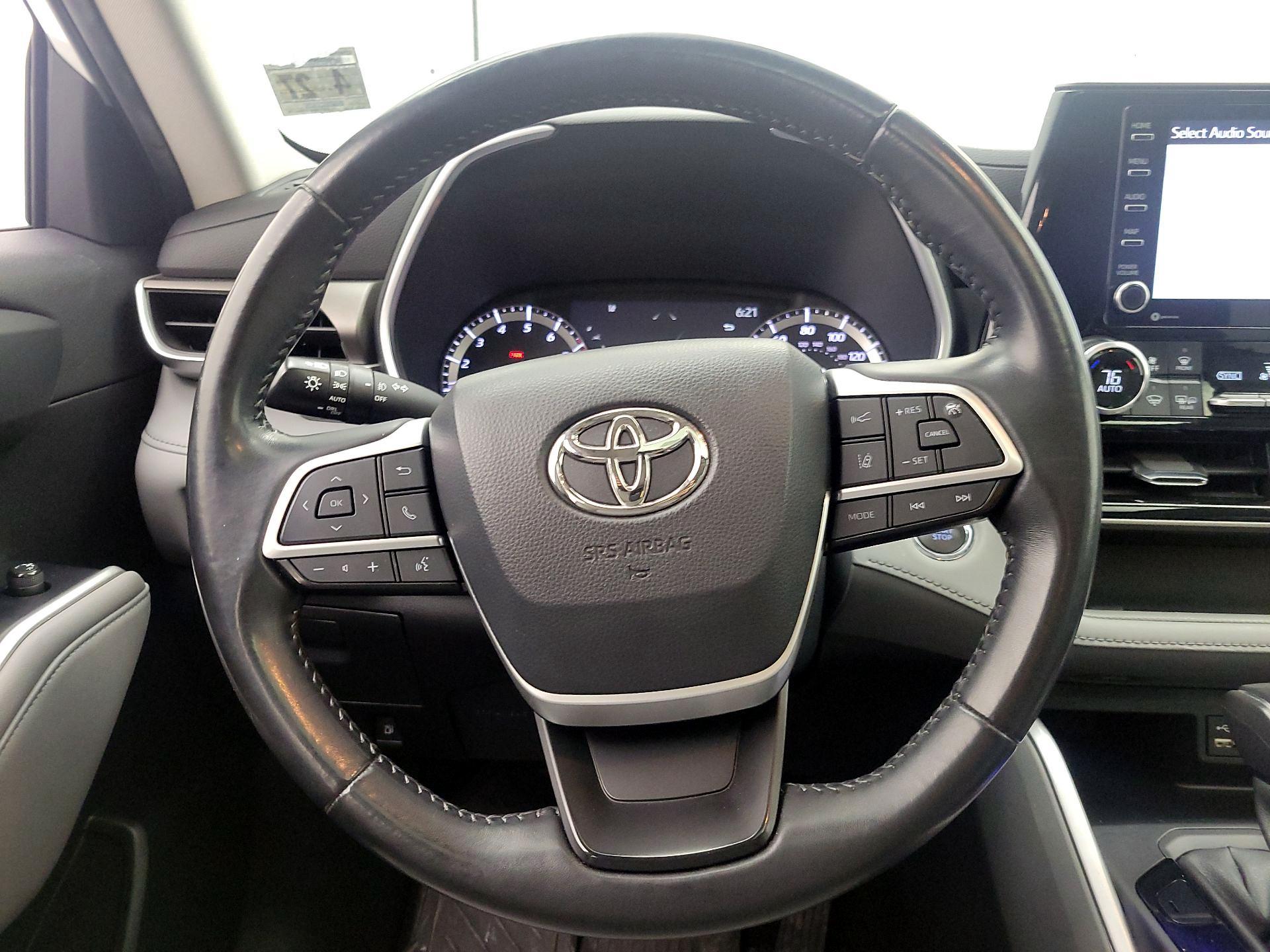 Thumbnail: 2022 Toyota Highlander - 10