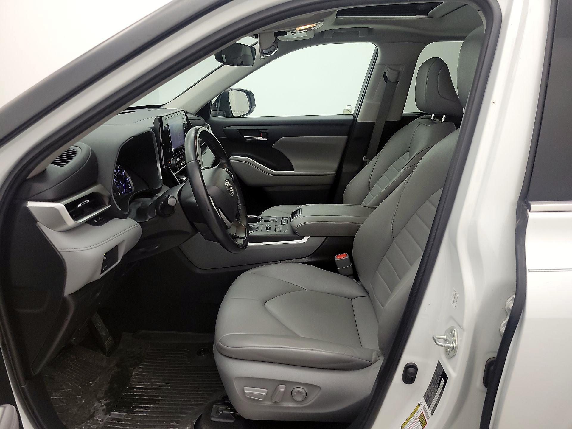 Thumbnail: 2022 Toyota Highlander - 11