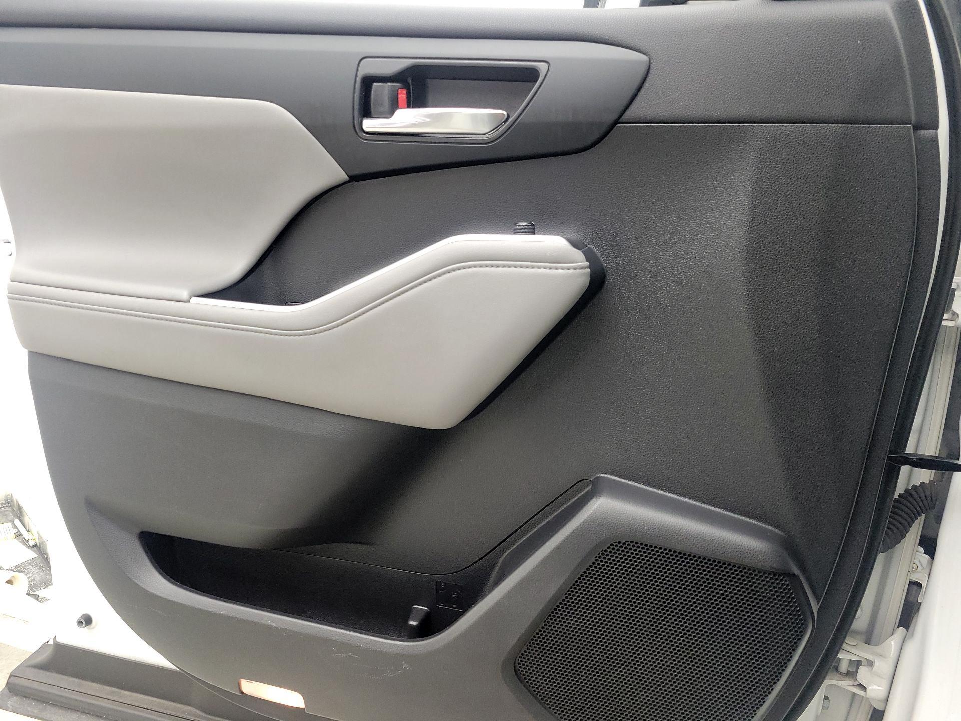 Thumbnail: 2022 Toyota Highlander - 12