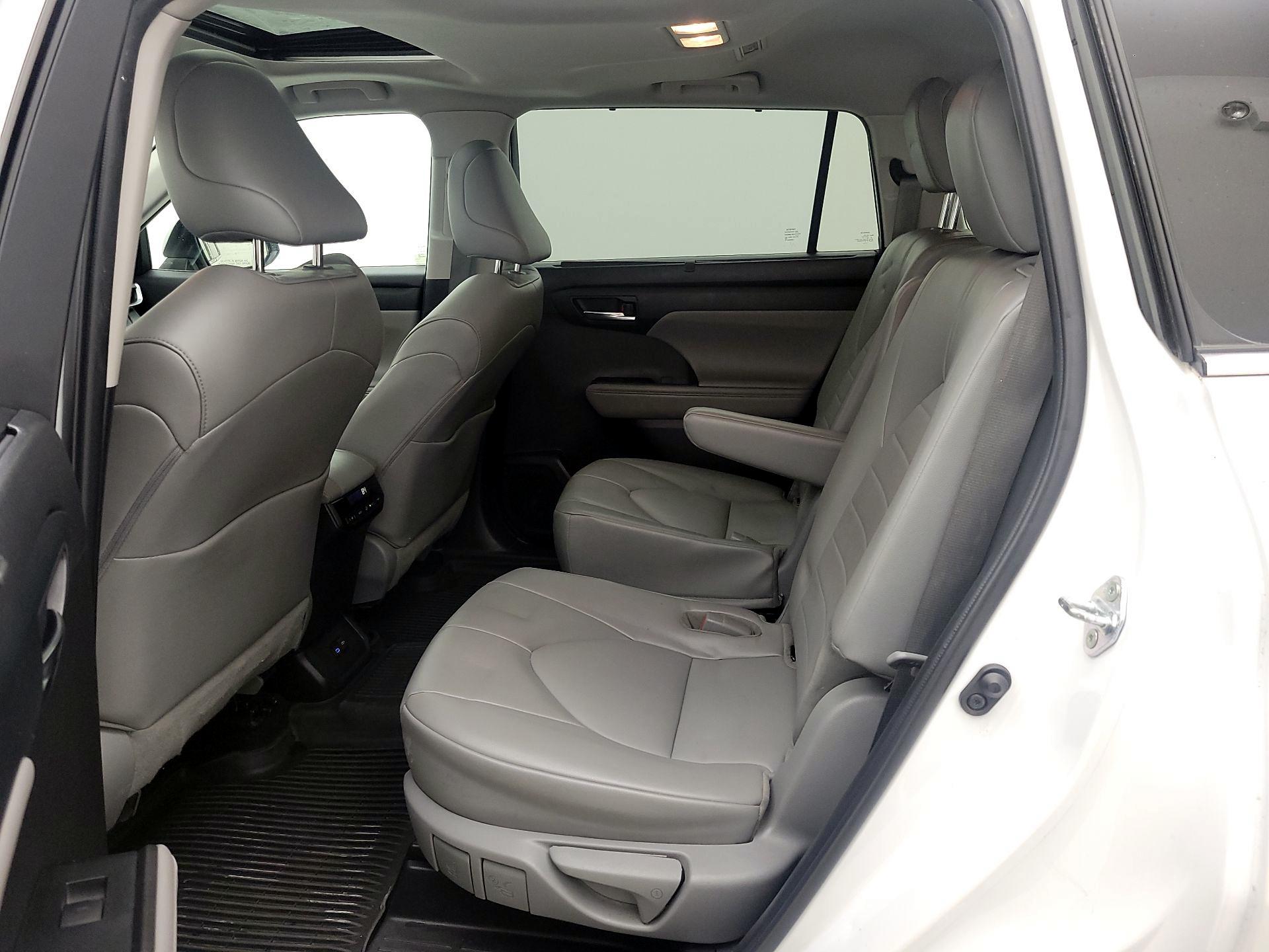 Thumbnail: 2022 Toyota Highlander - 20