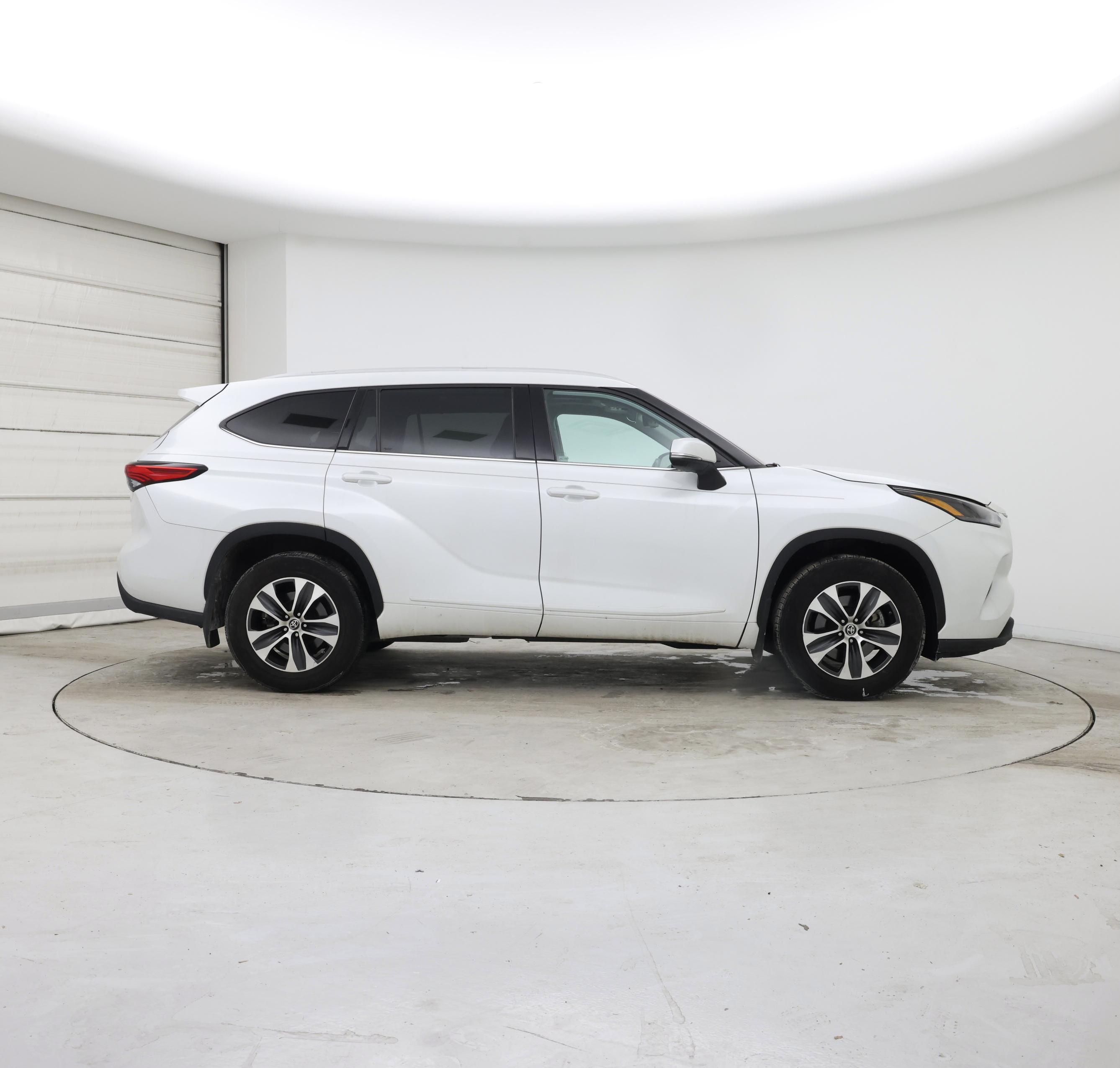 Thumbnail: 2022 Toyota Highlander - 7