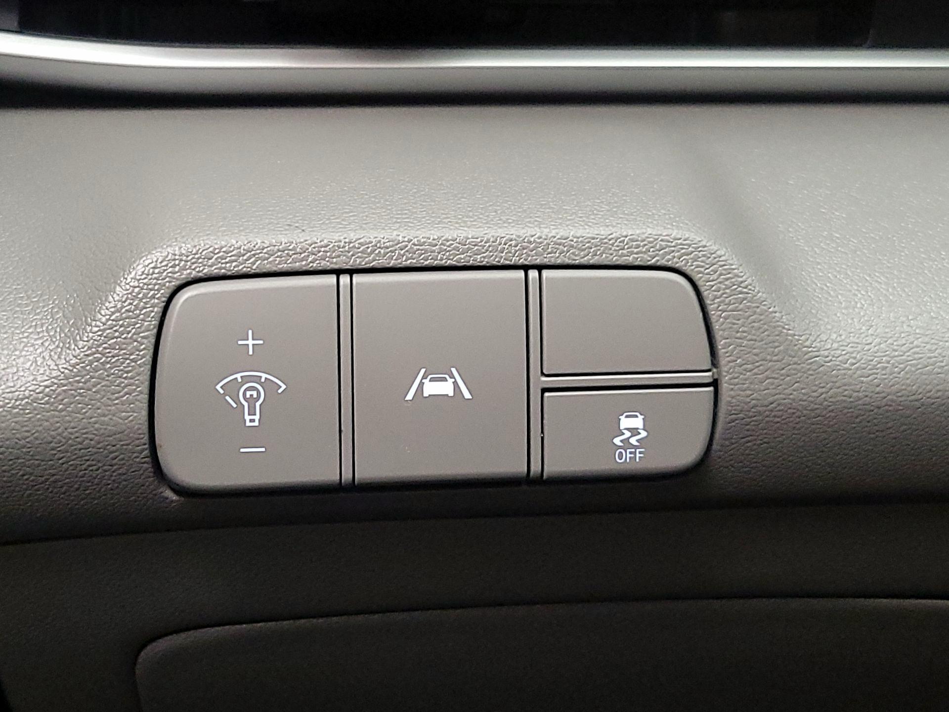 Thumbnail: 2023 Hyundai Elantra - 13