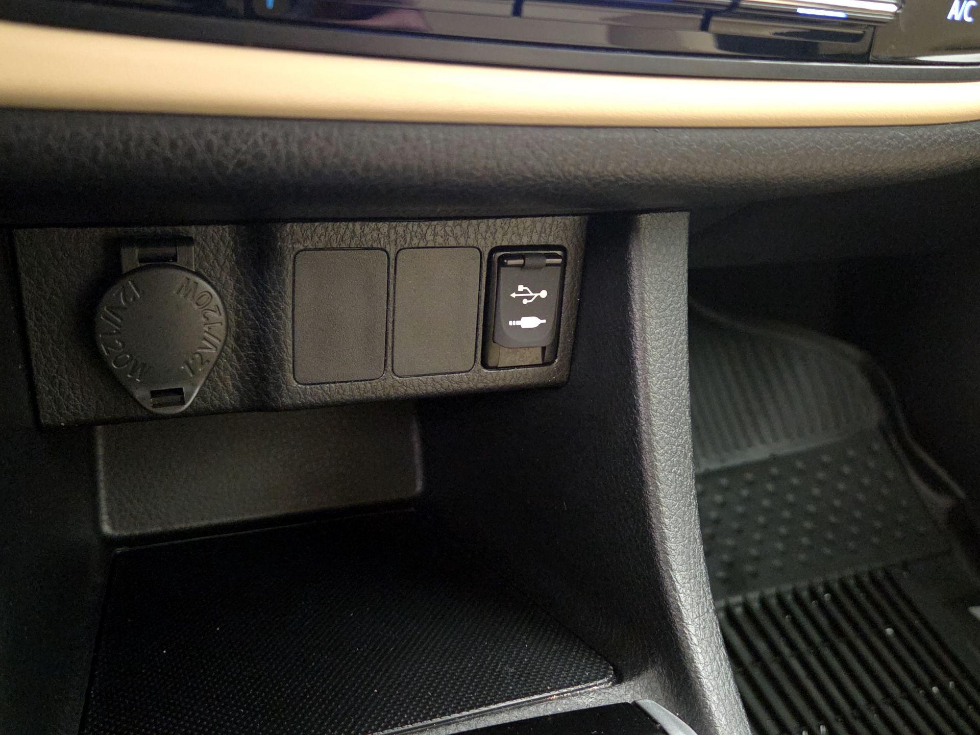 Thumbnail: 2019 Toyota Corolla - 18